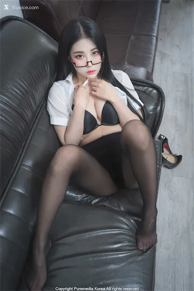 Pure Media Vol.182 Bomi (보미) – Bomistry’s Office