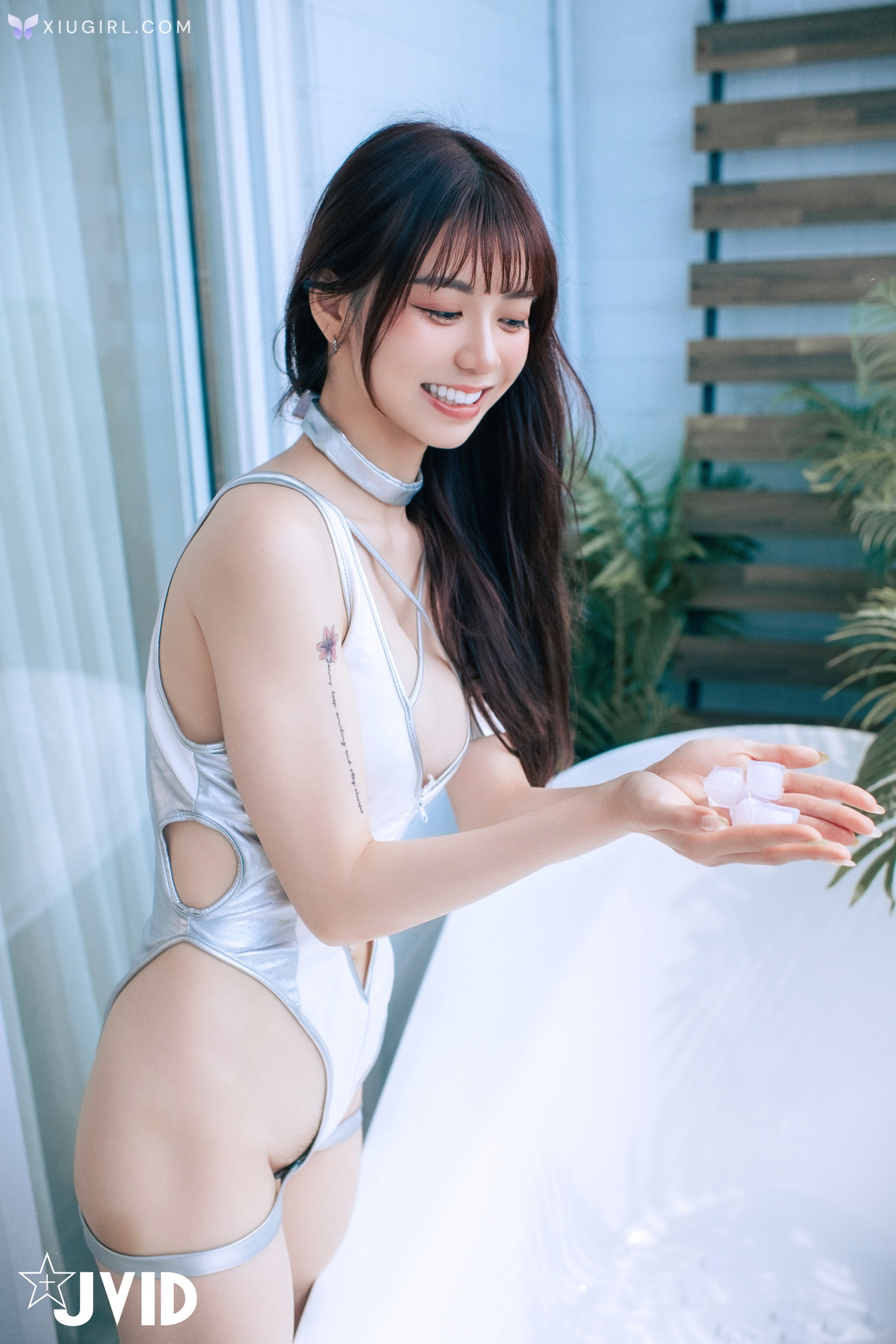 JVID Caroline卡洛琳 – 穿越到我家の未來少女卡洛琳 乳夾調教敏感乳首 近距離特寫掰開粉鮑 發情翹高美尻勾引我 第31张