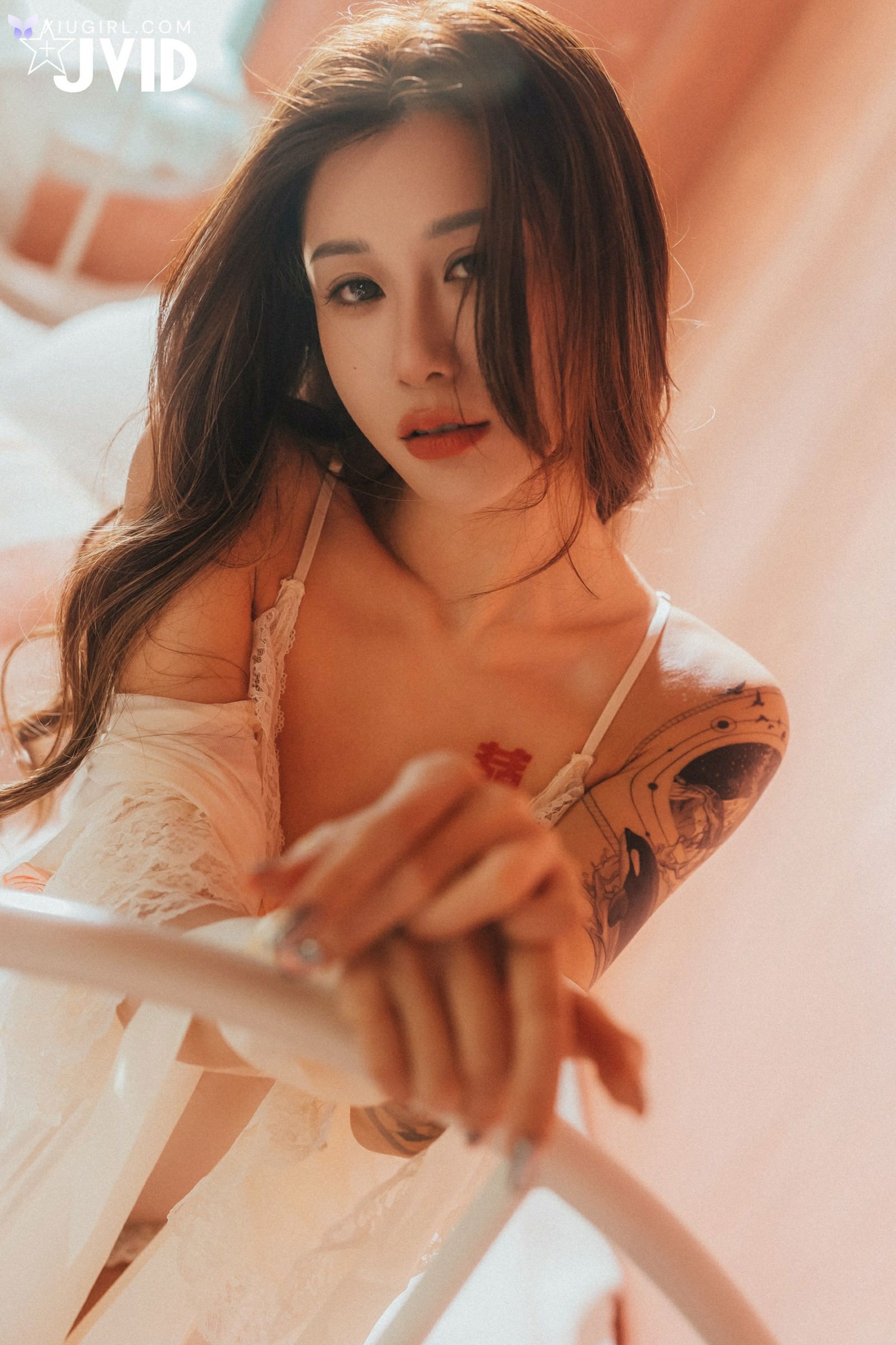 JVID Lara 雙囍 – 獨留的時光 與雙囍纏綿在浪漫花房的情緒與身體交流 第21张