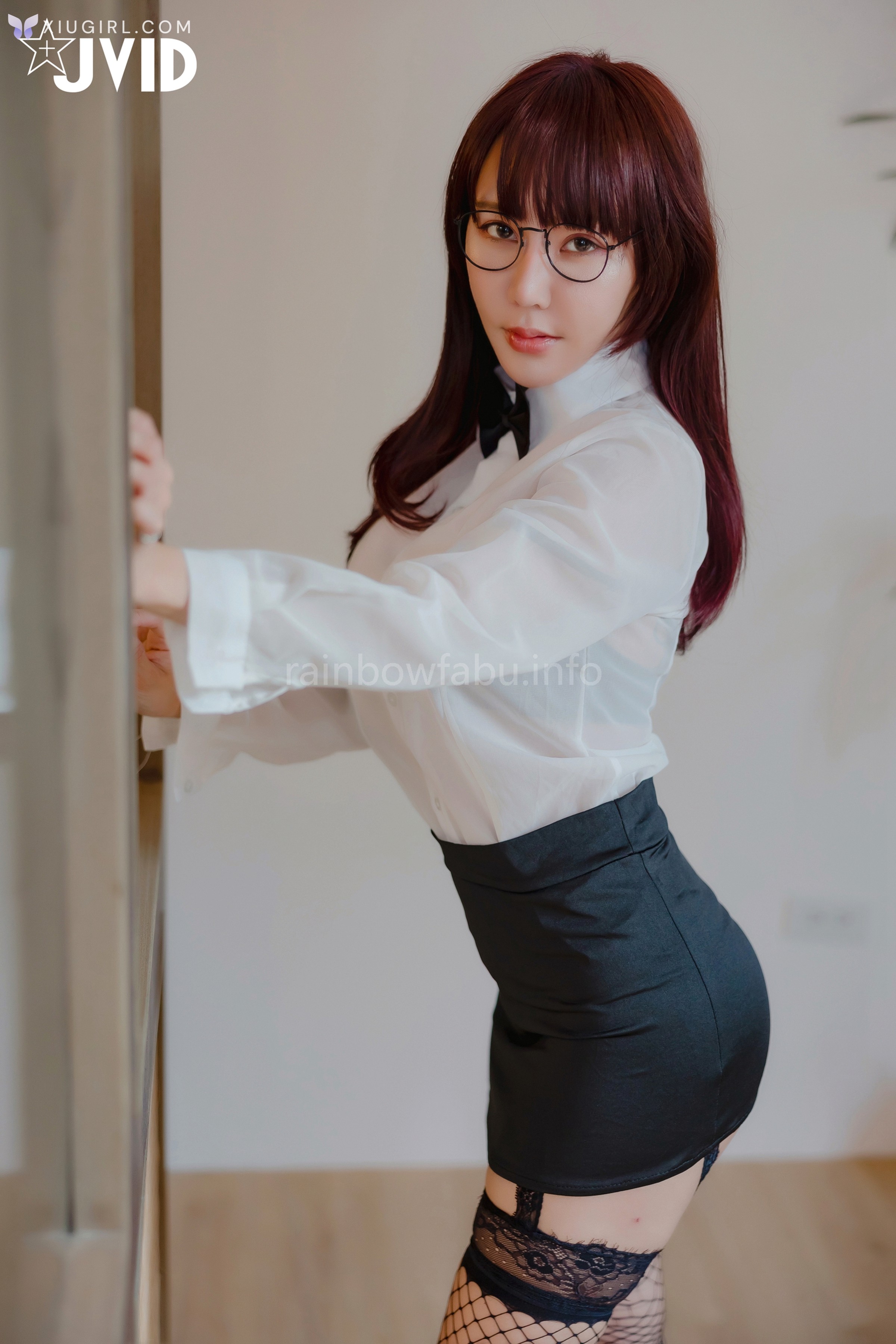 JVID Iouiou – 超狂新人首發全裸 吊帶網絲女秘書血脈噴張 揉搓嫩鮑放聲淫叫 第25张