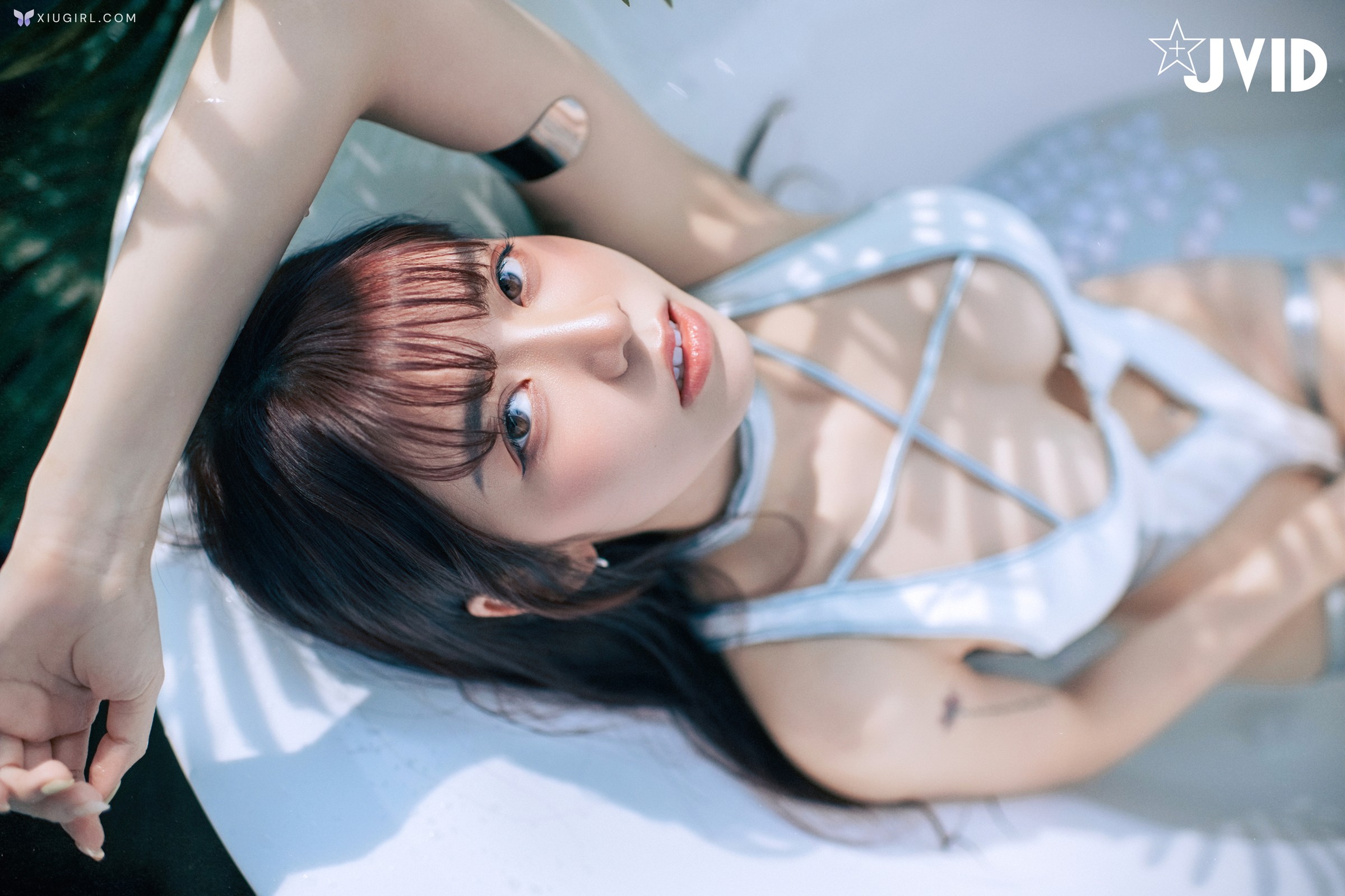 JVID Caroline卡洛琳 – 穿越到我家の未來少女卡洛琳 乳夾調教敏感乳首 近距離特寫掰開粉鮑 發情翹高美尻勾引我 第32张