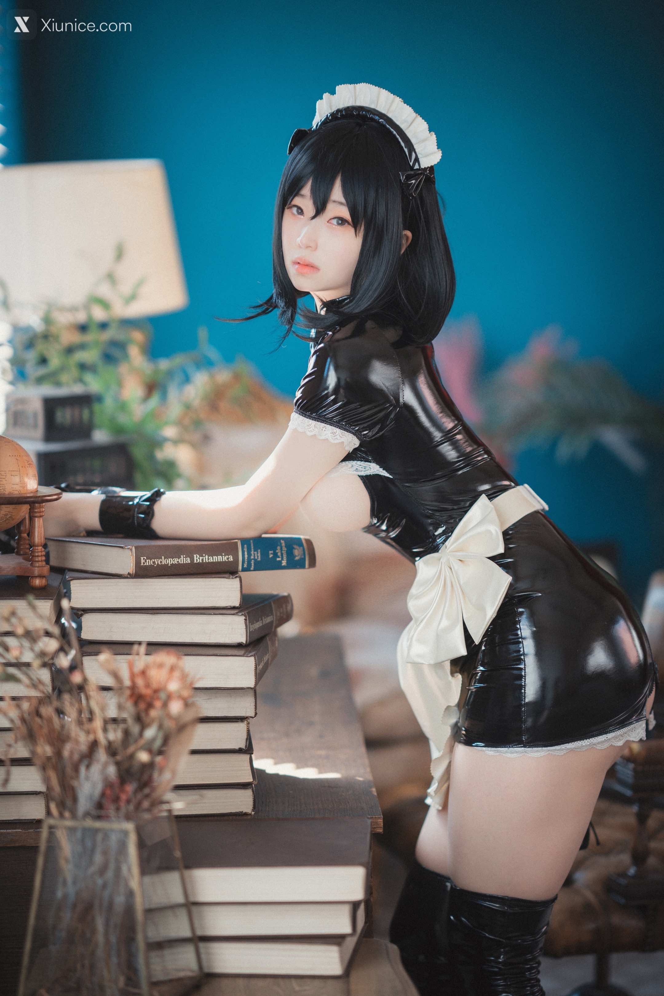DJAWA Photo – Bambi (밤비) – Femme de Chambre en Latex 第16张