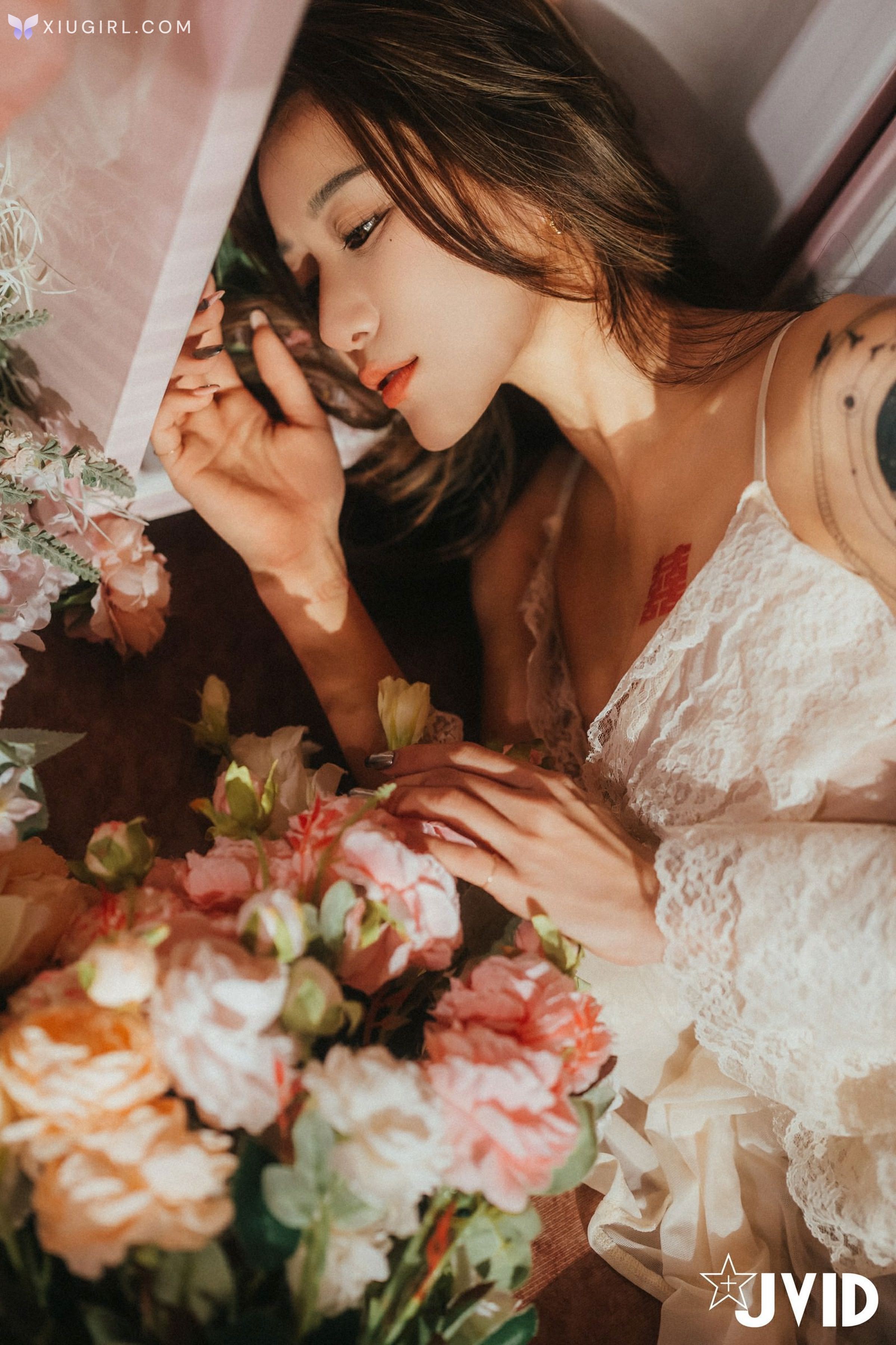 JVID Lara 雙囍 – 獨留的時光 與雙囍纏綿在浪漫花房的情緒與身體交流 第39张