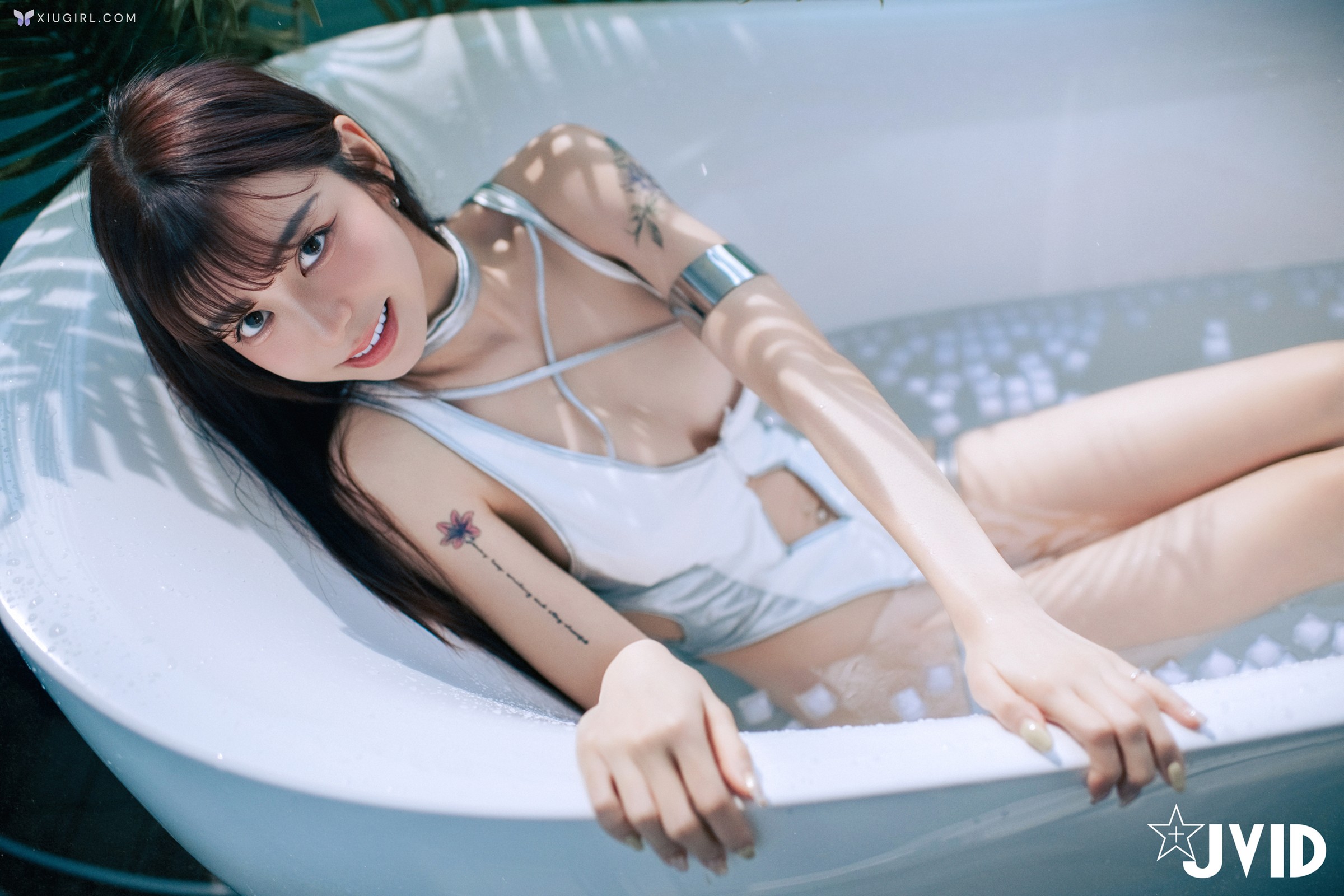JVID Caroline卡洛琳 – 穿越到我家の未來少女卡洛琳 乳夾調教敏感乳首 近距離特寫掰開粉鮑 發情翹高美尻勾引我 第191张
