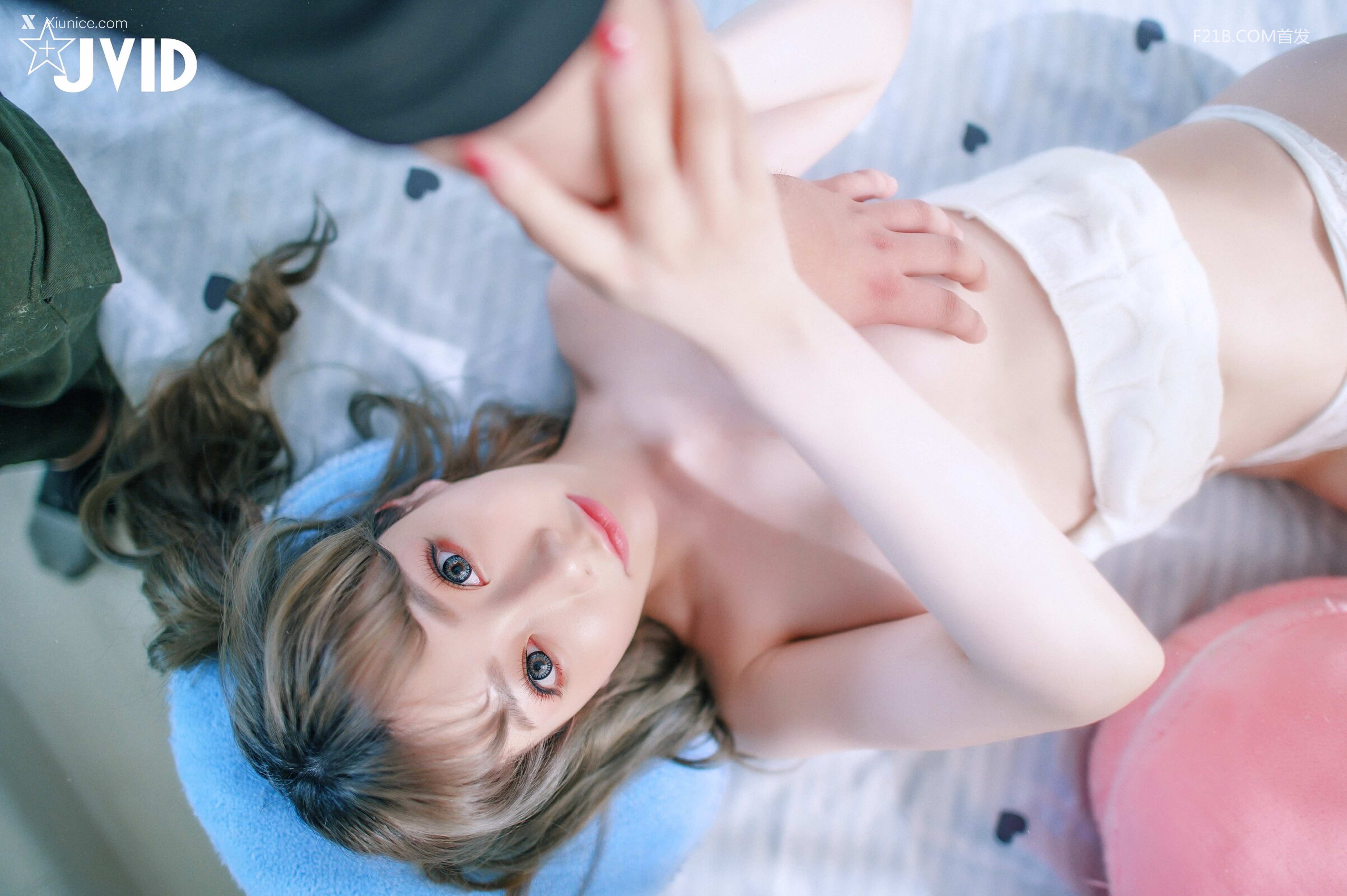 JVID – 璃奈醬 – 兄弟一起把玩超美極品充氣娃娃，誤觸開關，一秒變真人 掰超開特寫／粉嫩鮑 第95张