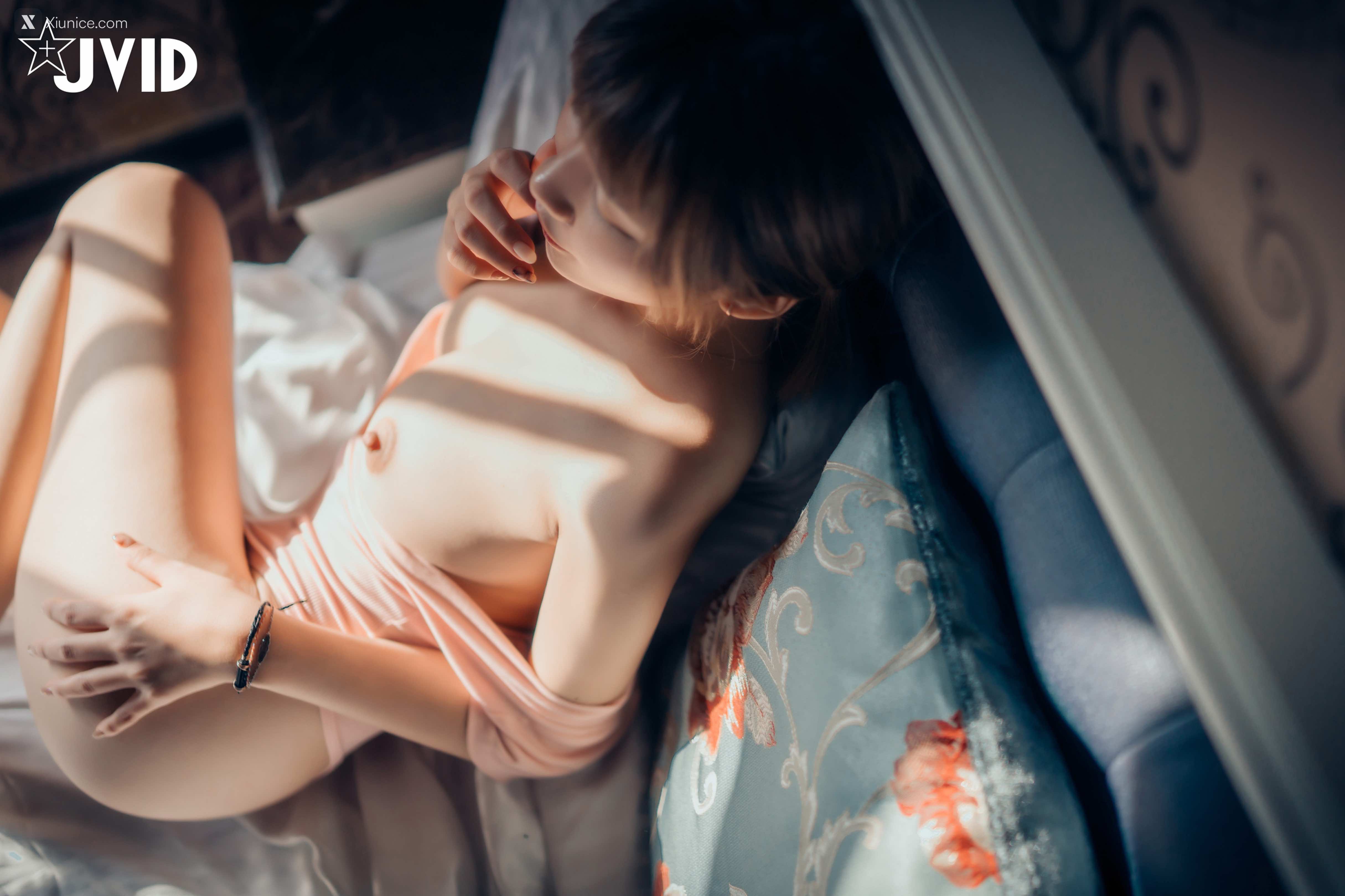 JVID – 果寶寶 – 與巨乳女友果寶寶開房間的全裸無碼寫真 第52张