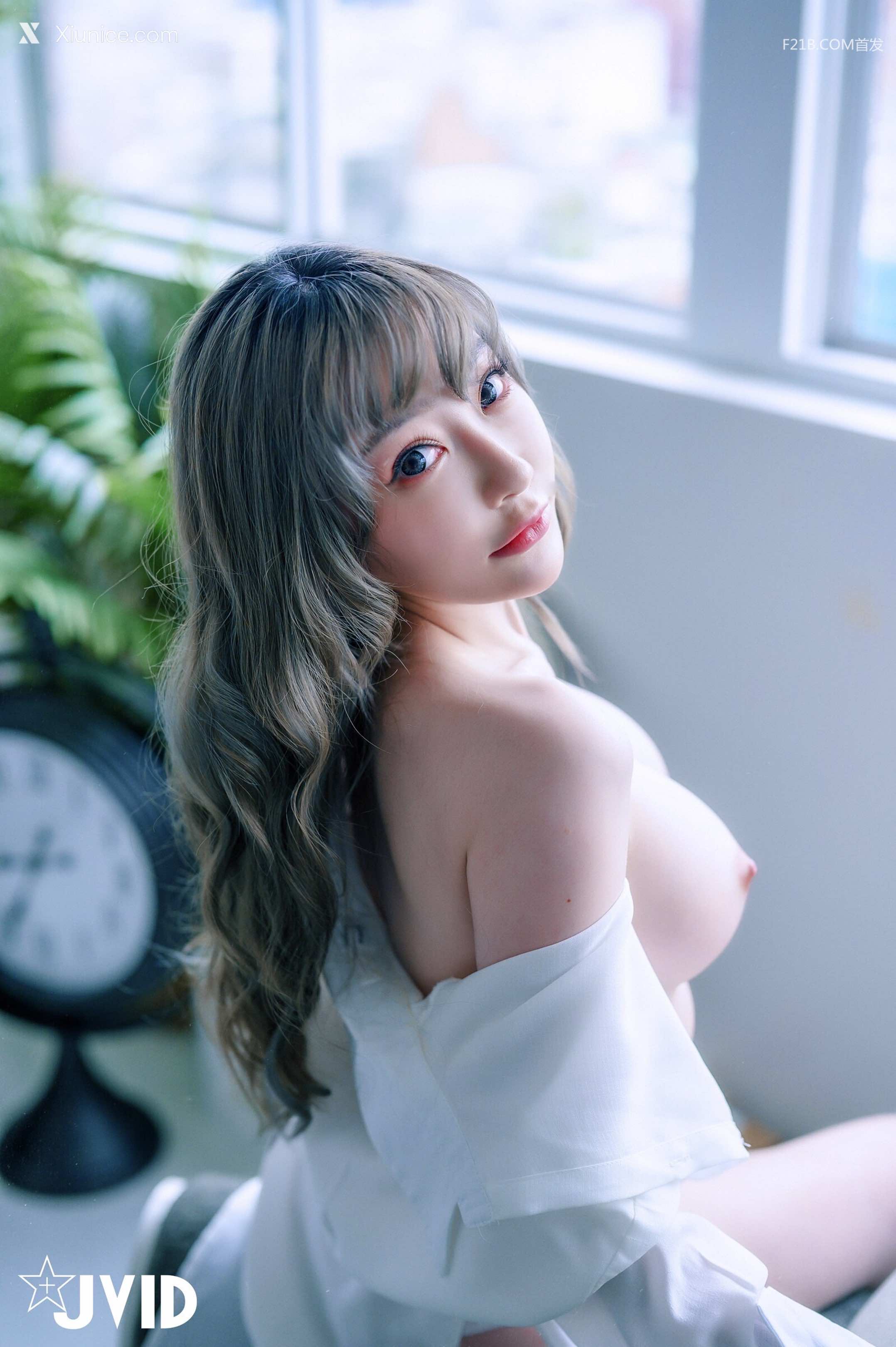 JVID – 璃奈醬 – 兄弟一起把玩超美極品充氣娃娃，誤觸開關，一秒變真人 掰超開特寫／粉嫩鮑 第134张