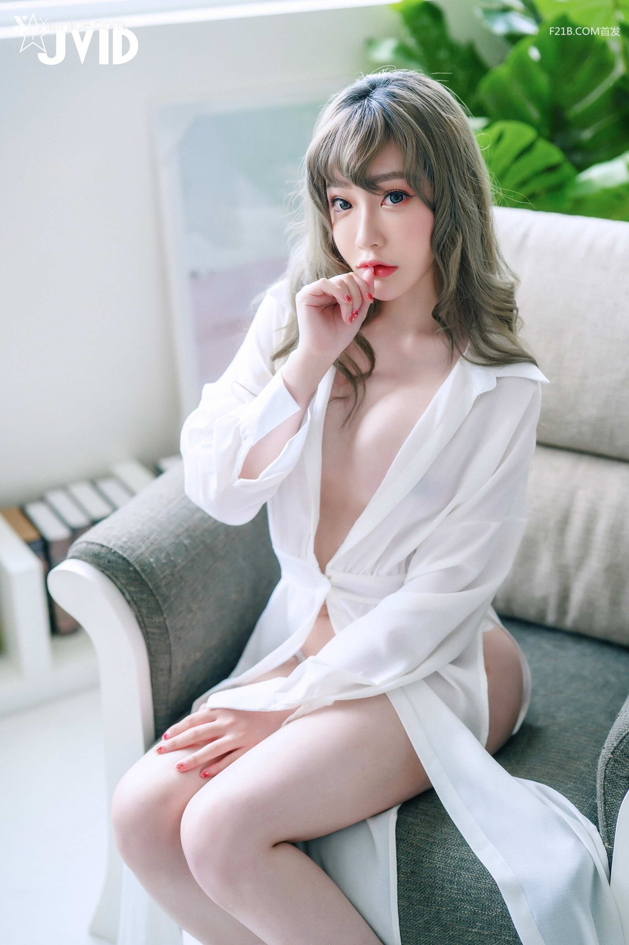 JVID – 璃奈醬 – 兄弟一起把玩超美極品充氣娃娃，誤觸開關，一秒變真人 掰超開特寫／粉嫩鮑 第121张