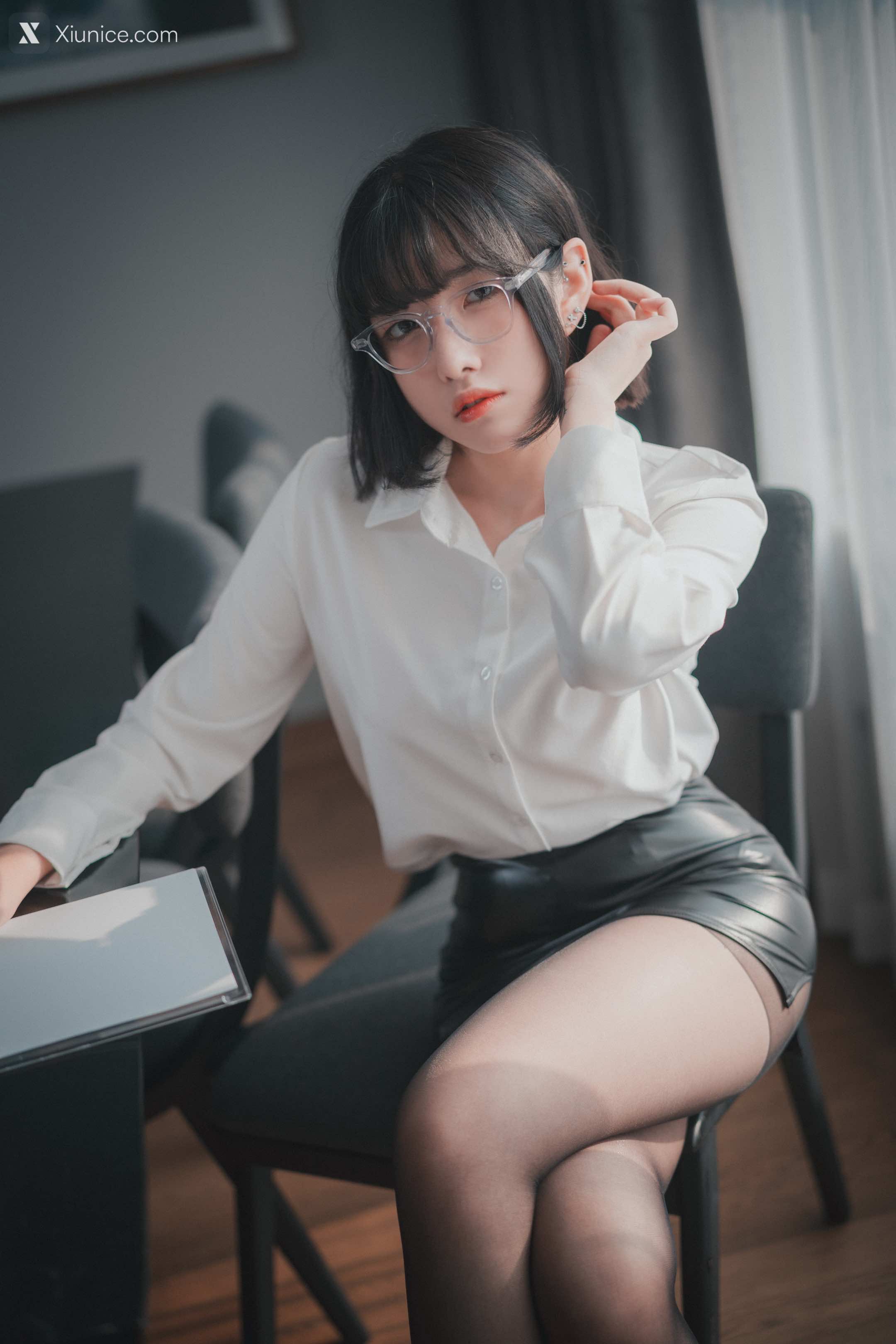 DJAWA Photo – Sonson (손손) – “Need Your Approval” 第5张