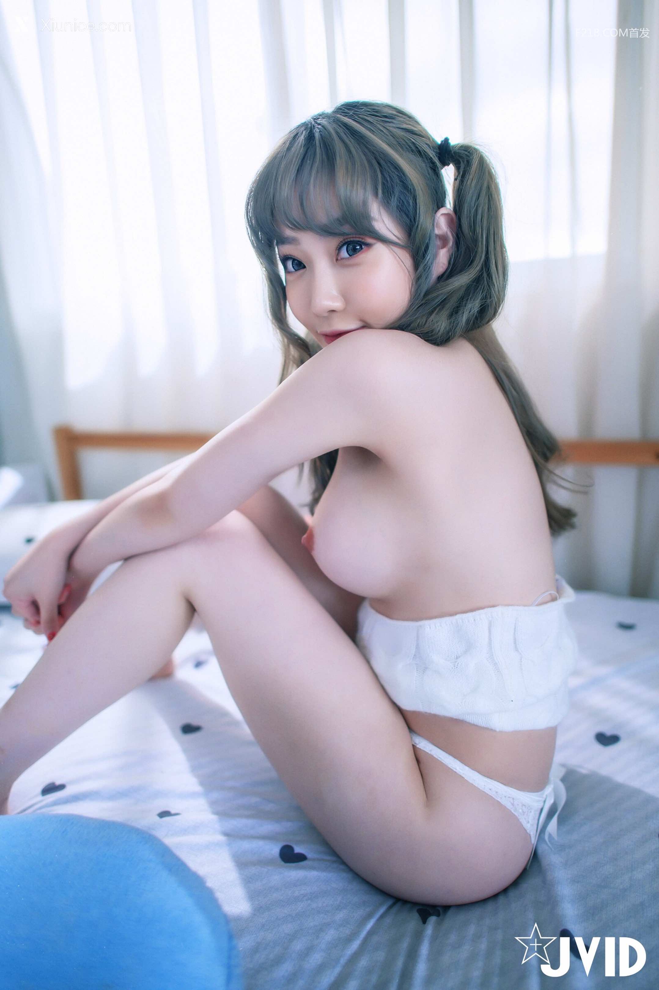 JVID – 璃奈醬 – 兄弟一起把玩超美極品充氣娃娃，誤觸開關，一秒變真人 掰超開特寫／粉嫩鮑 第36张