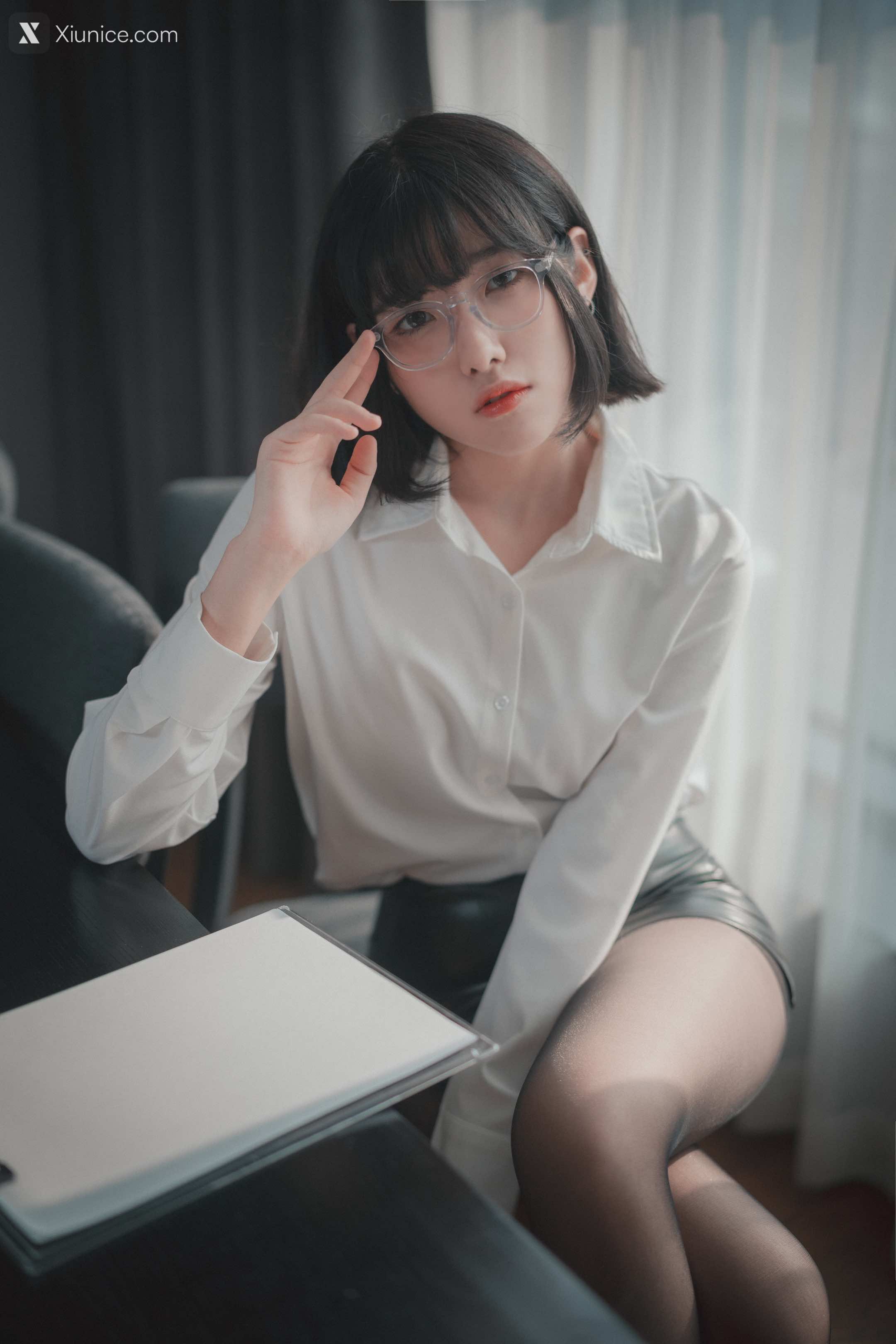 DJAWA Photo – Sonson (손손) – “Need Your Approval” 第6张