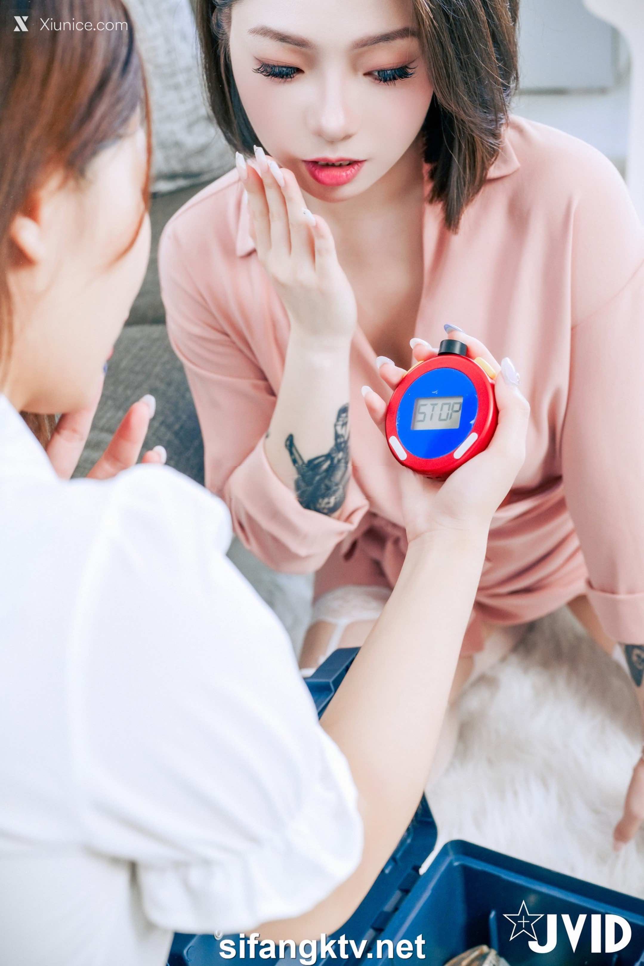 JVID – 婕咪 Juice & 雅捷 – 飢渴姊妹雅捷 X 婕咪用時間停止器侵犯維修工人-沒榨乾是不會停的 第30张