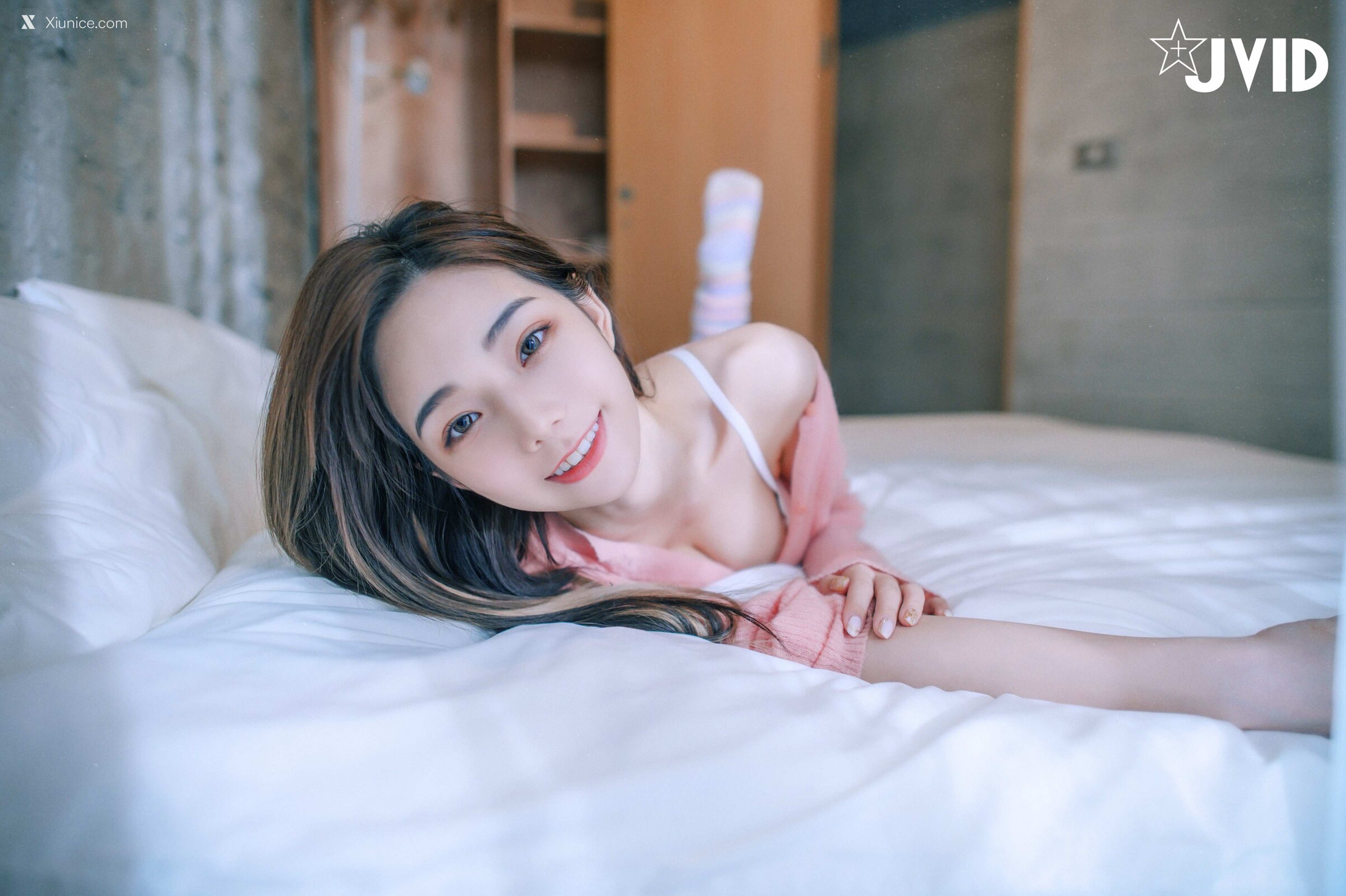 JVID – 啾啾 – 清純小女孩啾啾如今秀色可餐，小褲褲下的形狀好誘人 第80张