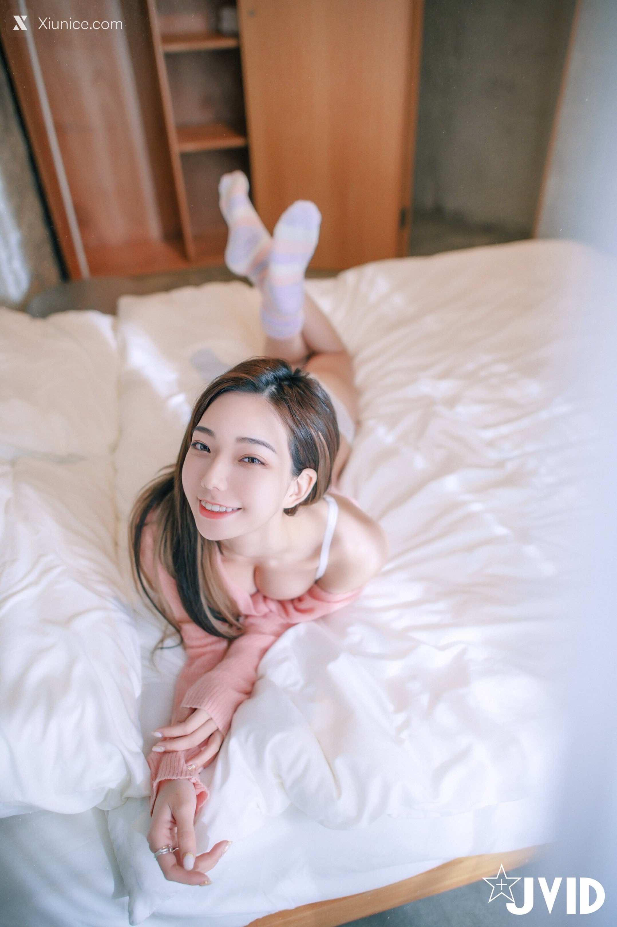 JVID – 啾啾 – 清純小女孩啾啾如今秀色可餐，小褲褲下的形狀好誘人 第102张