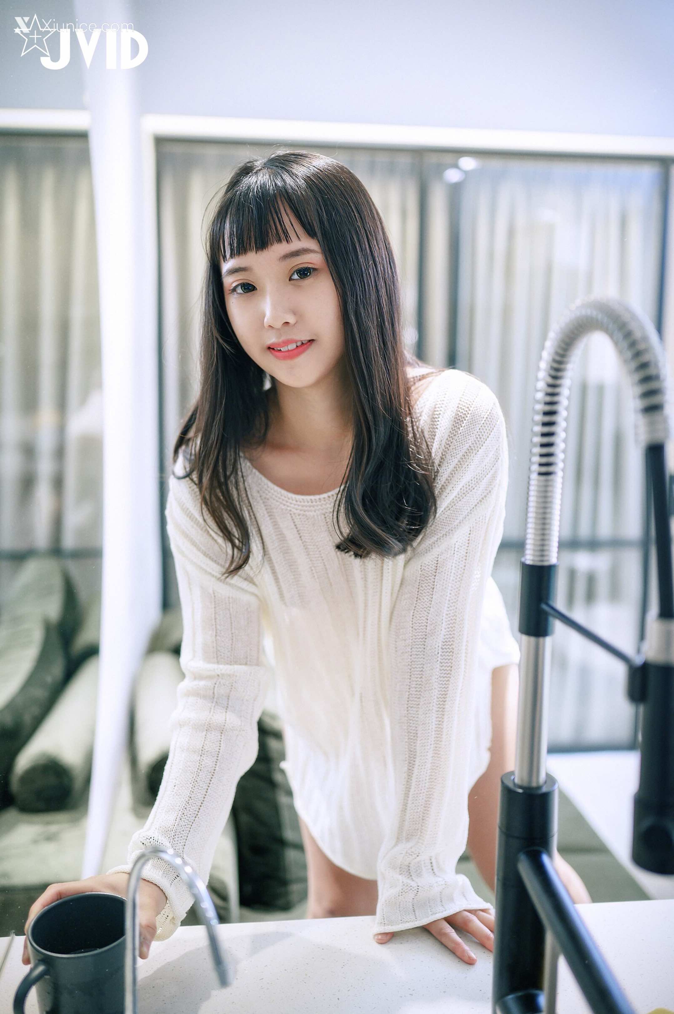 JVID – 叶思敏 & 加加喵 Jamie – 18才的姉妹，探索彼此的身體，勾引修電視的大哥哥 第9张