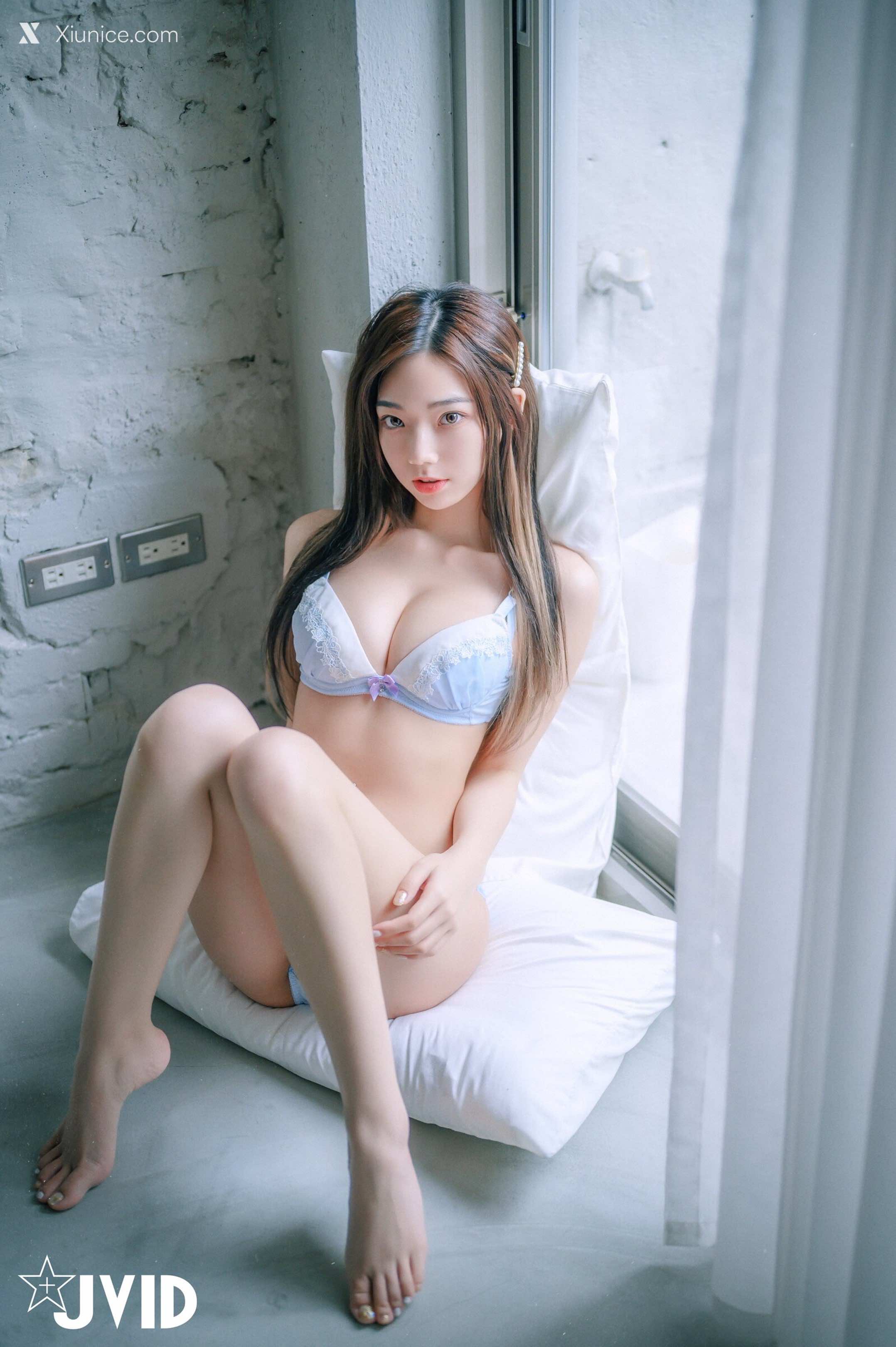 JVID – 啾啾 – 清純小女孩啾啾如今秀色可餐，小褲褲下的形狀好誘人 第5张