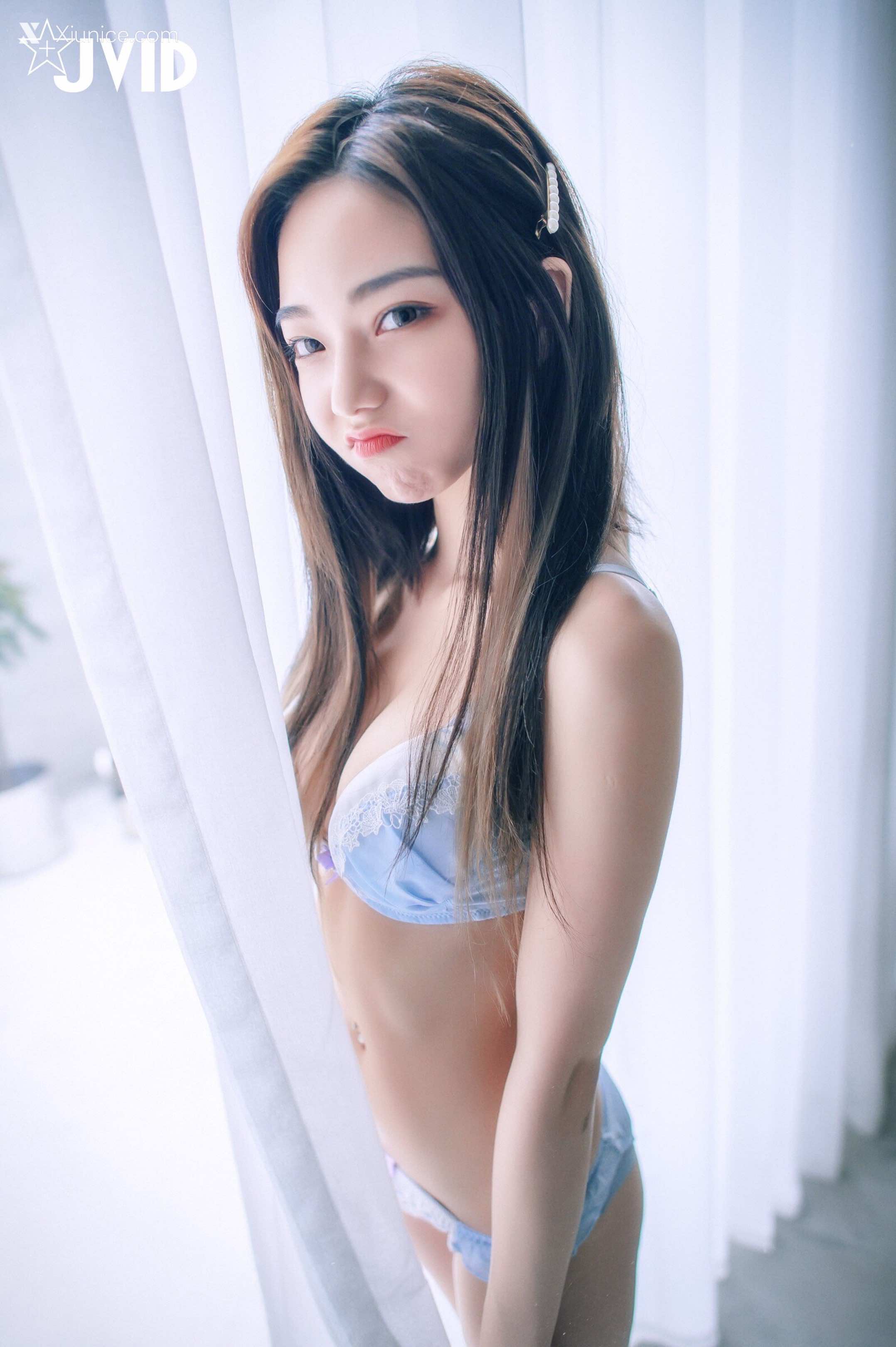 JVID – 啾啾 – 清純小女孩啾啾如今秀色可餐，小褲褲下的形狀好誘人 第46张