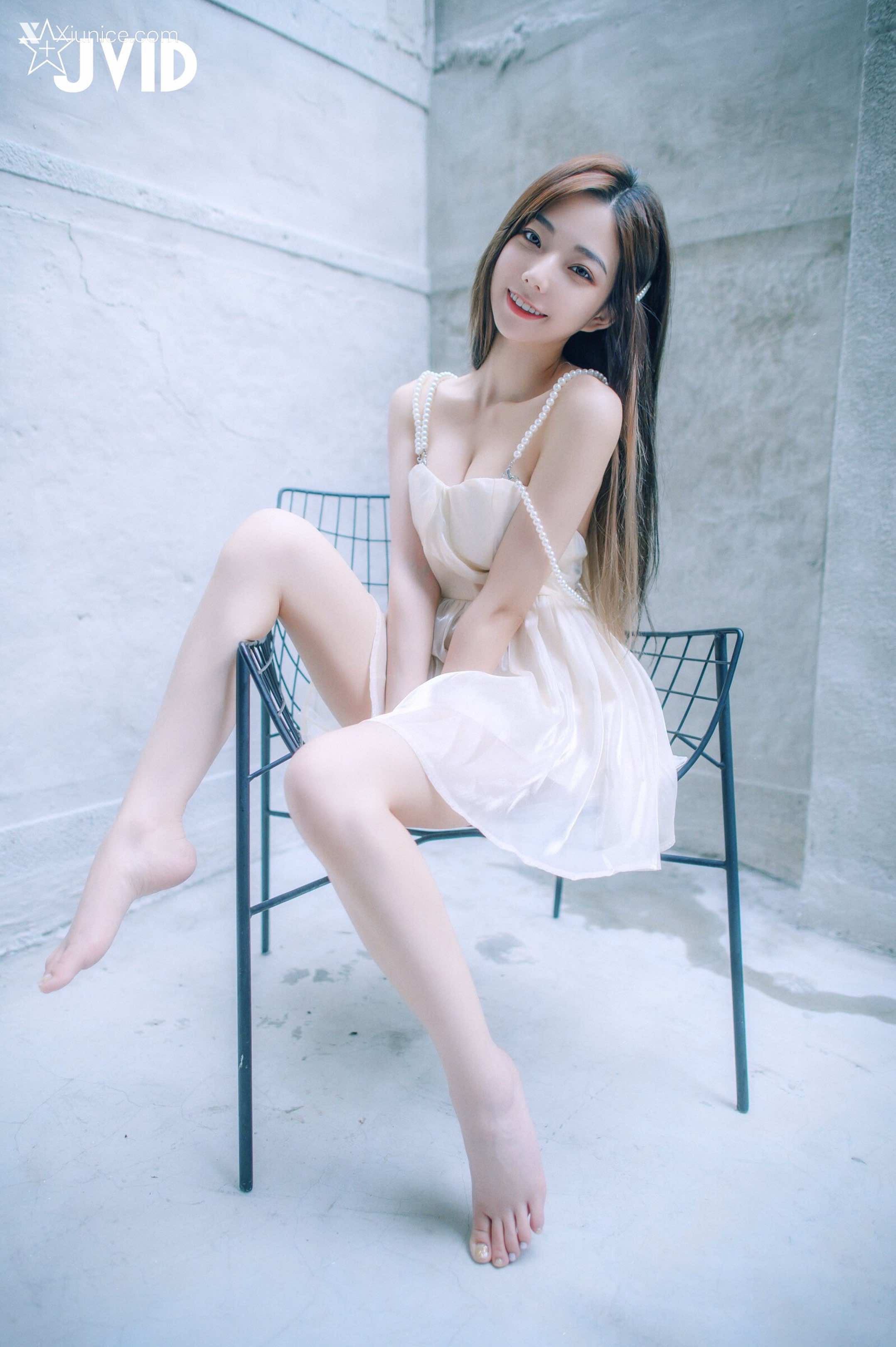 JVID – 啾啾 – 清純小女孩啾啾如今秀色可餐，小褲褲下的形狀好誘人 第73张