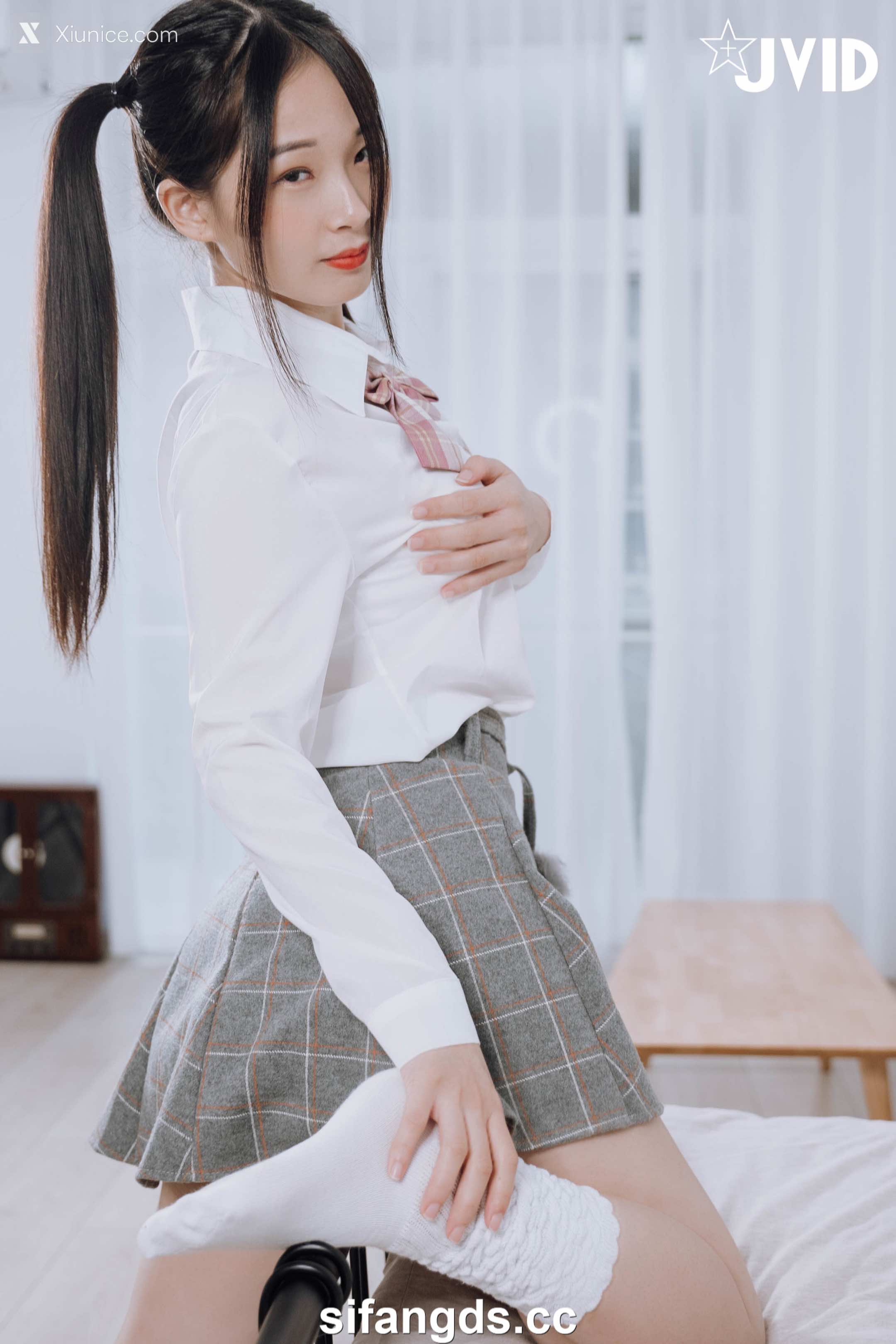 JVID – 婕咪 Juice – 雙馬尾女孩婕咪想在學長的胯下依偎(全裸無遮四點全開) 第2张