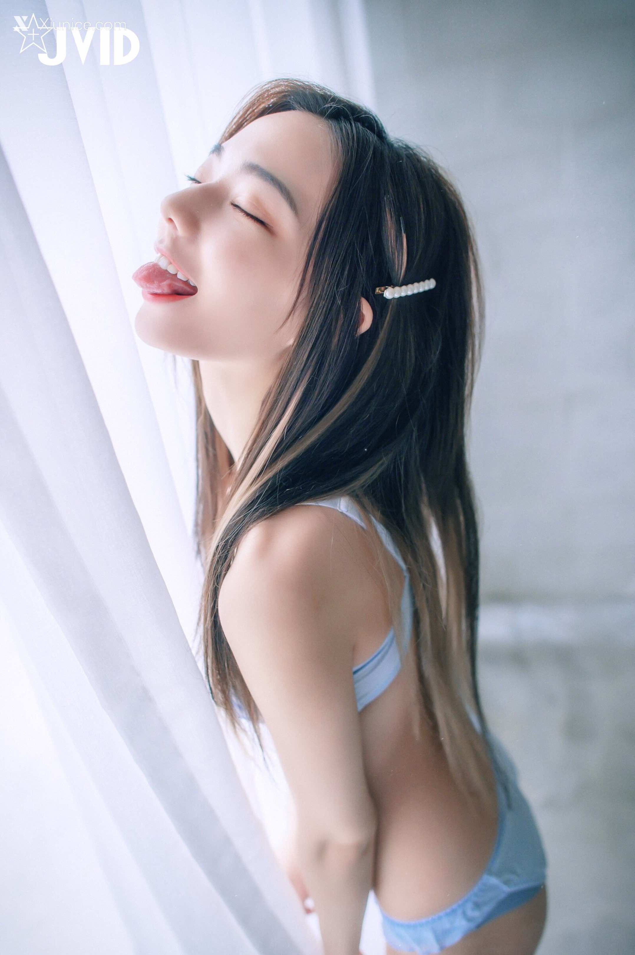 JVID – 啾啾 – 清純小女孩啾啾如今秀色可餐，小褲褲下的形狀好誘人 第120张