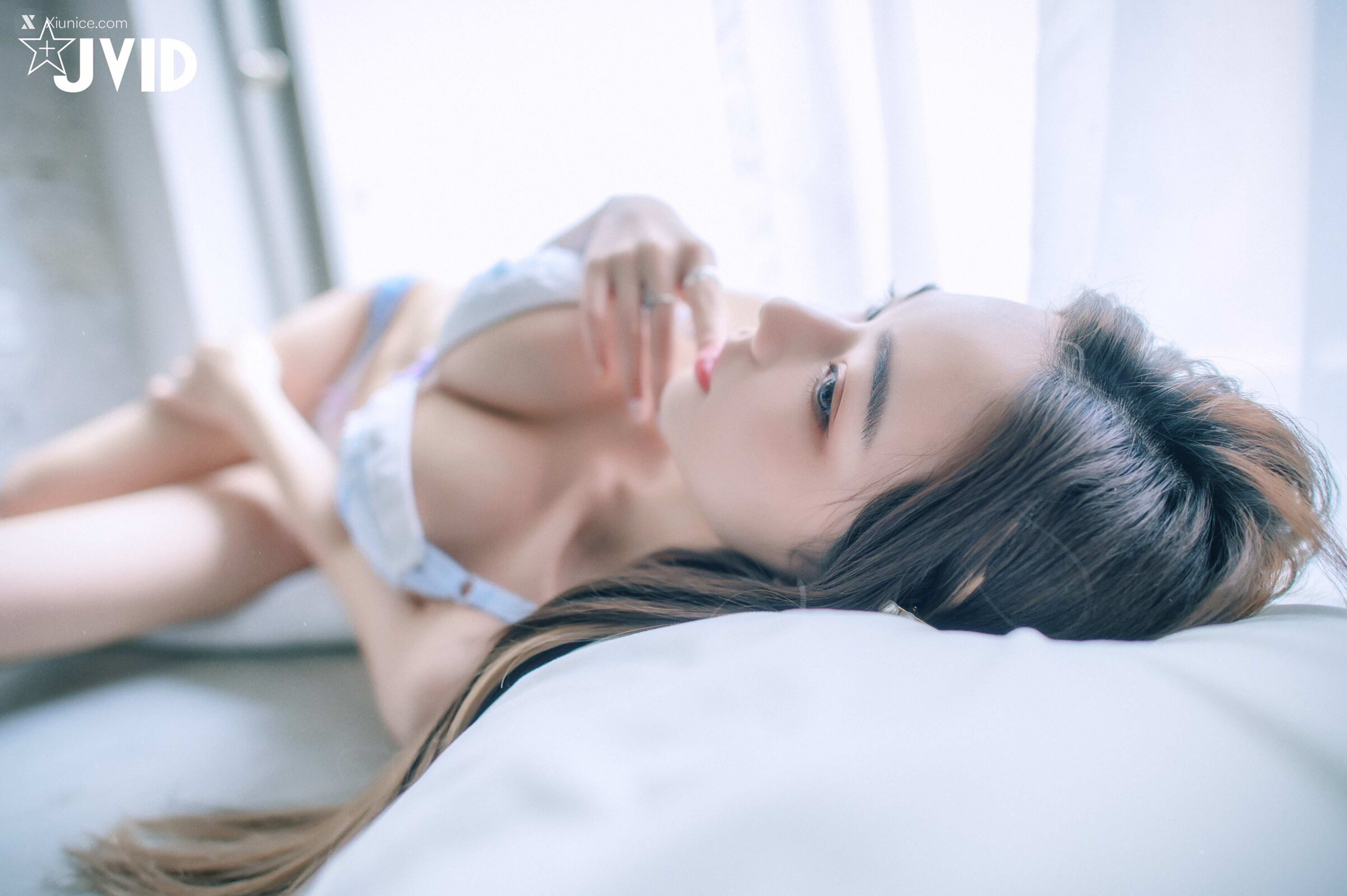 JVID – 啾啾 – 清純小女孩啾啾如今秀色可餐，小褲褲下的形狀好誘人 第6张