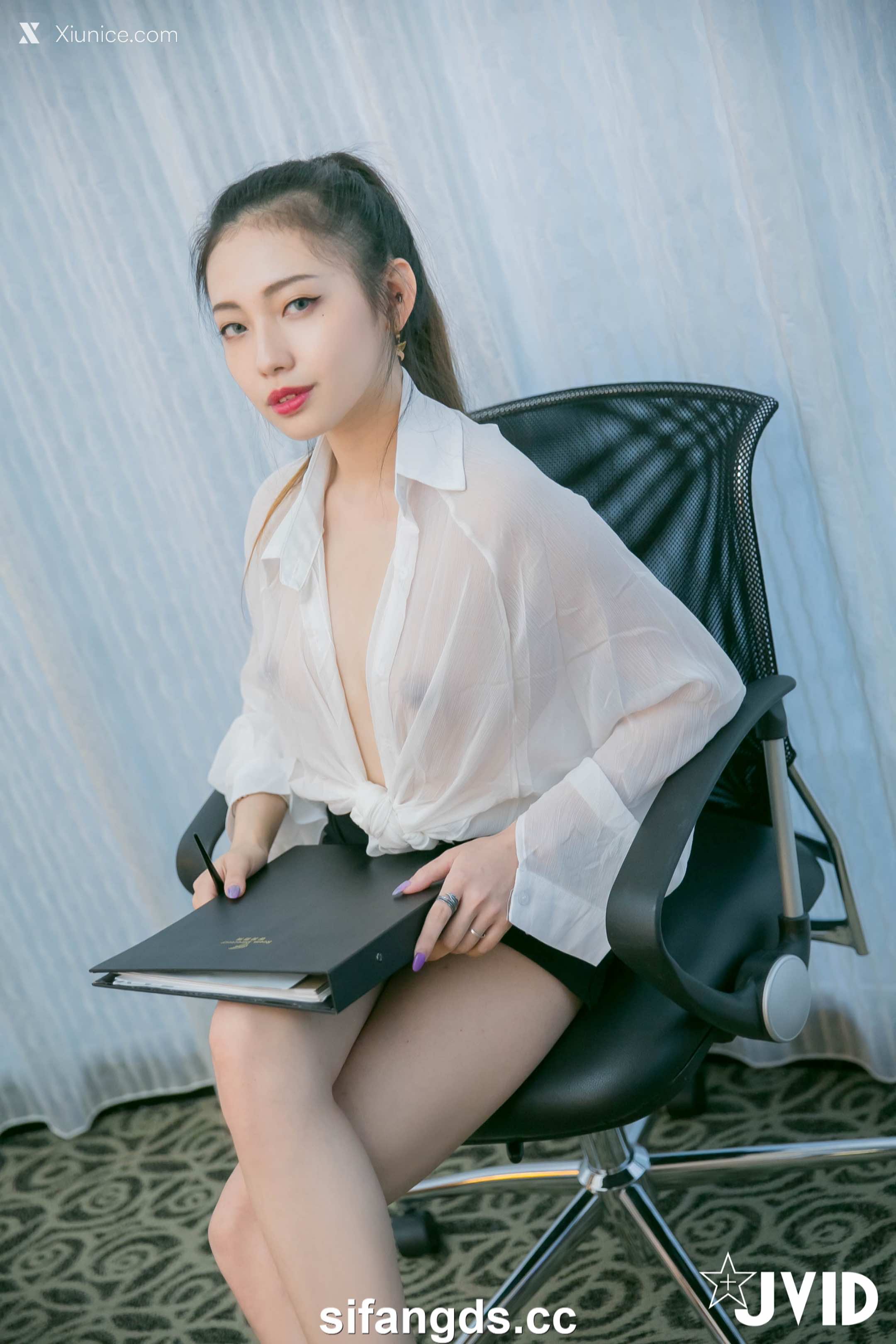 JVID – 夏暮光 & Li Yan (黎妍) – 在老闆面前_被冷酷女上司性騷擾成俘虜的新人OL 第100张