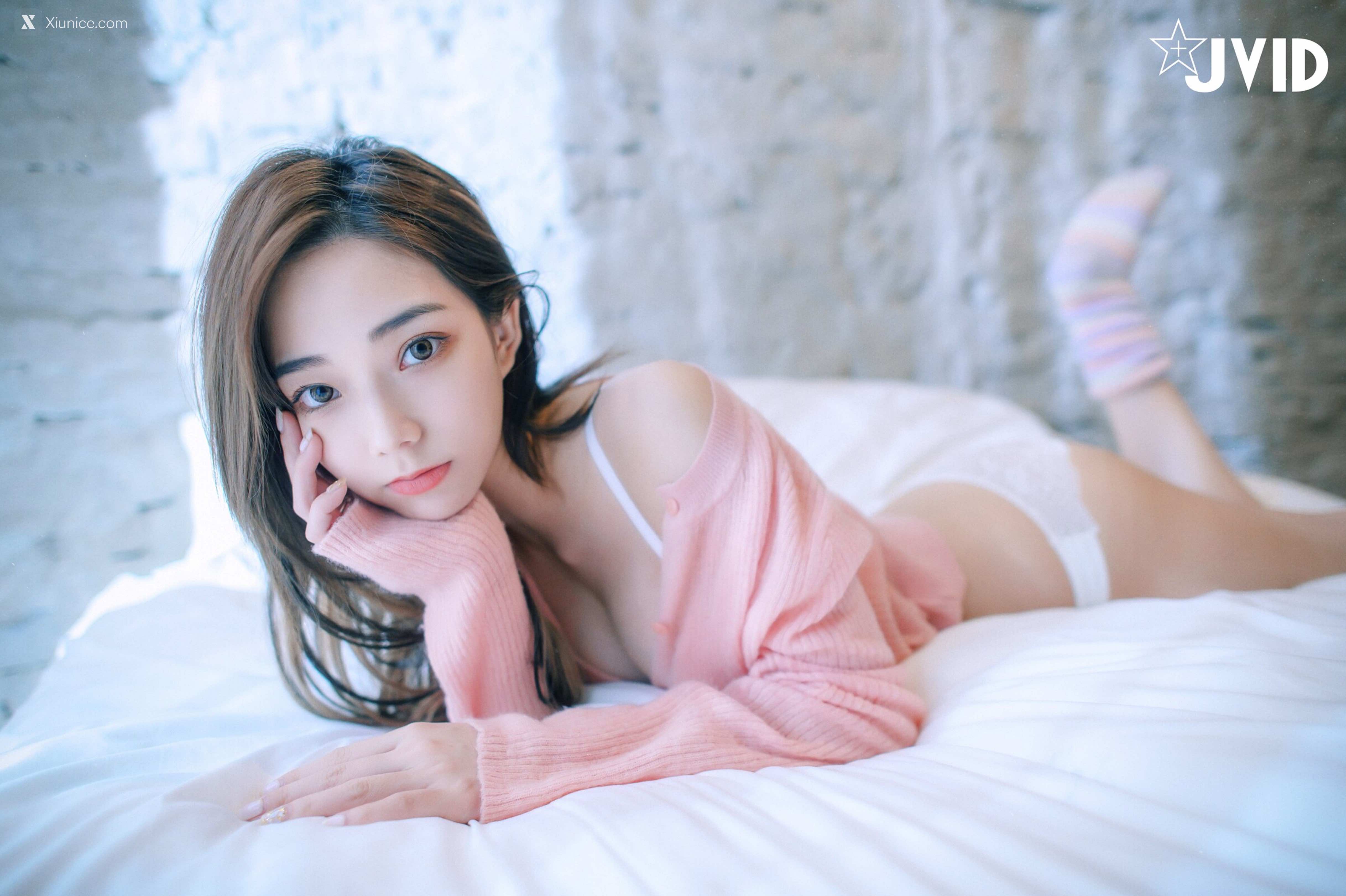 JVID – 啾啾 – 清純小女孩啾啾如今秀色可餐，小褲褲下的形狀好誘人 第82张