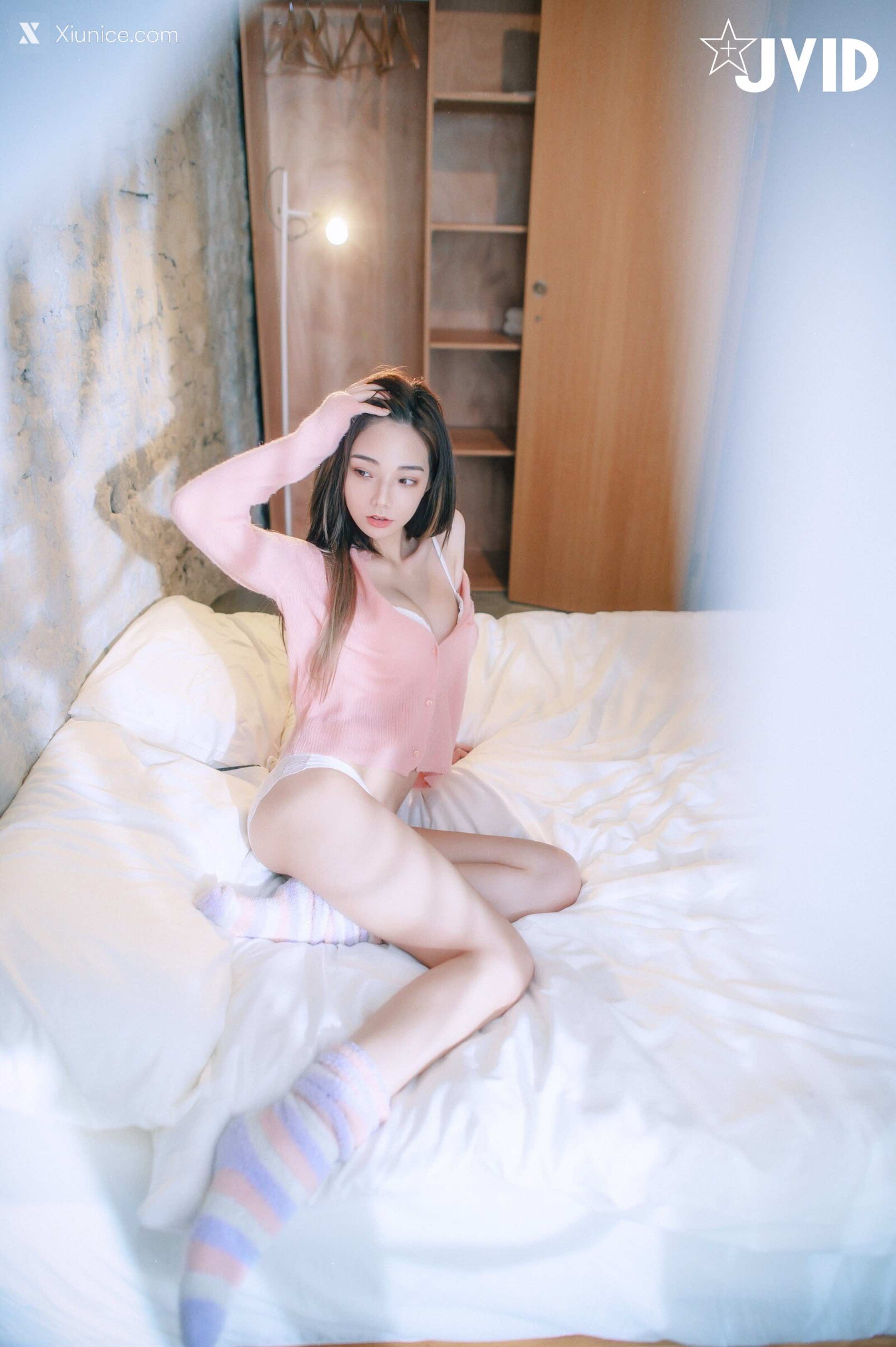 JVID – 啾啾 – 清純小女孩啾啾如今秀色可餐，小褲褲下的形狀好誘人 第109张