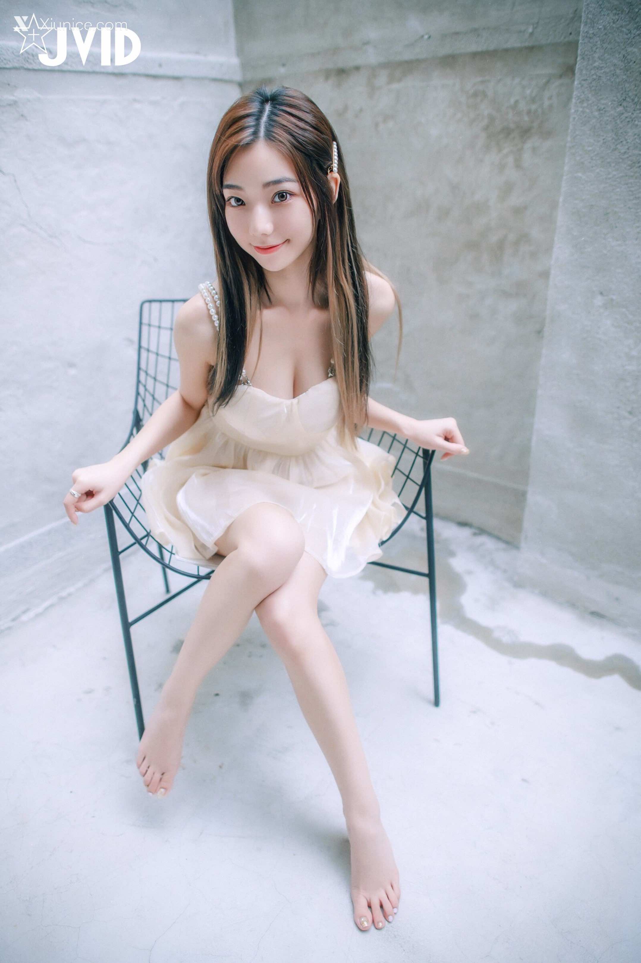 JVID – 啾啾 – 清純小女孩啾啾如今秀色可餐，小褲褲下的形狀好誘人 第69张