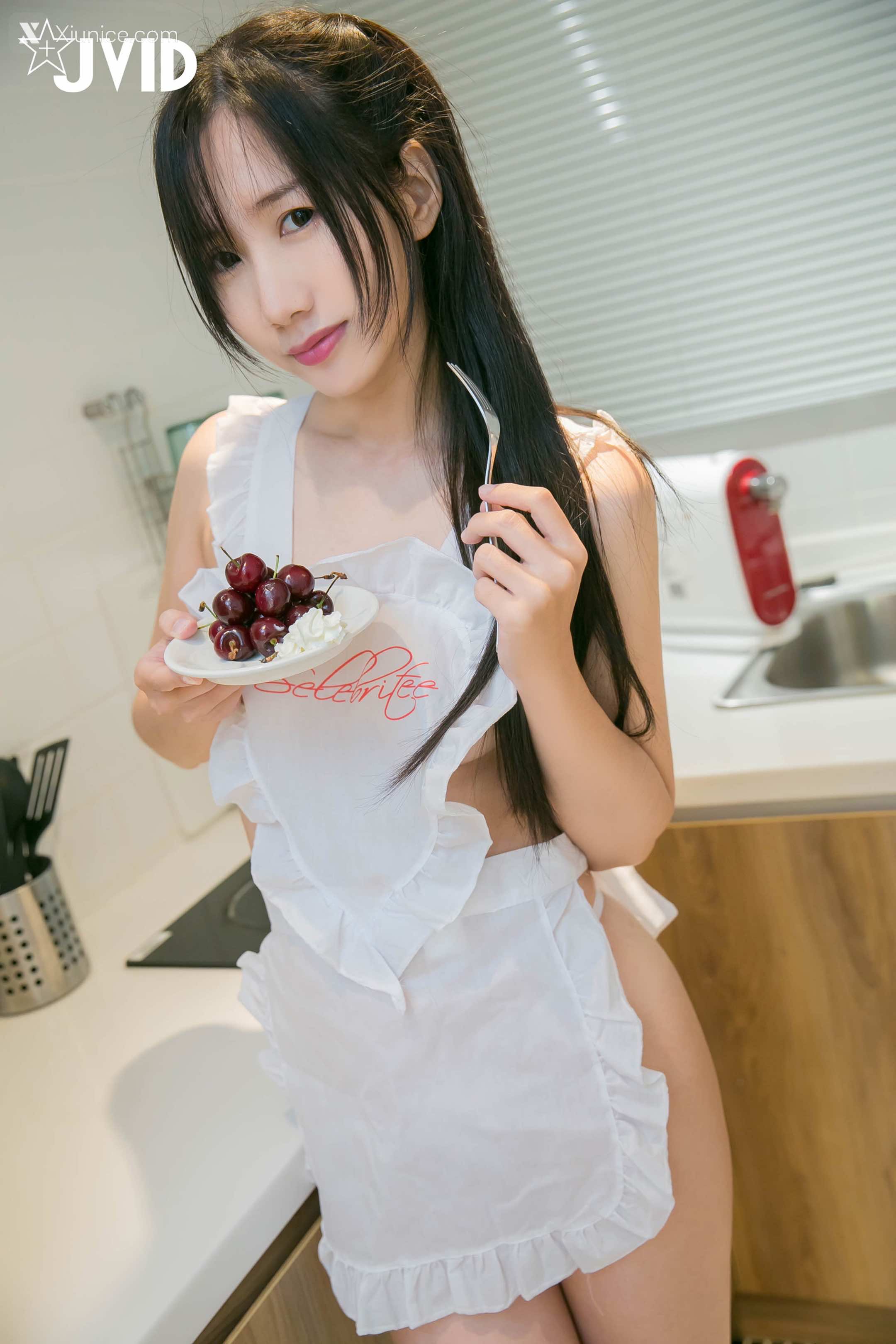 JVID – 最狂色气 5人厨娘 淫乱满点 围炉后的淫春梦幻点心上菜 第15张