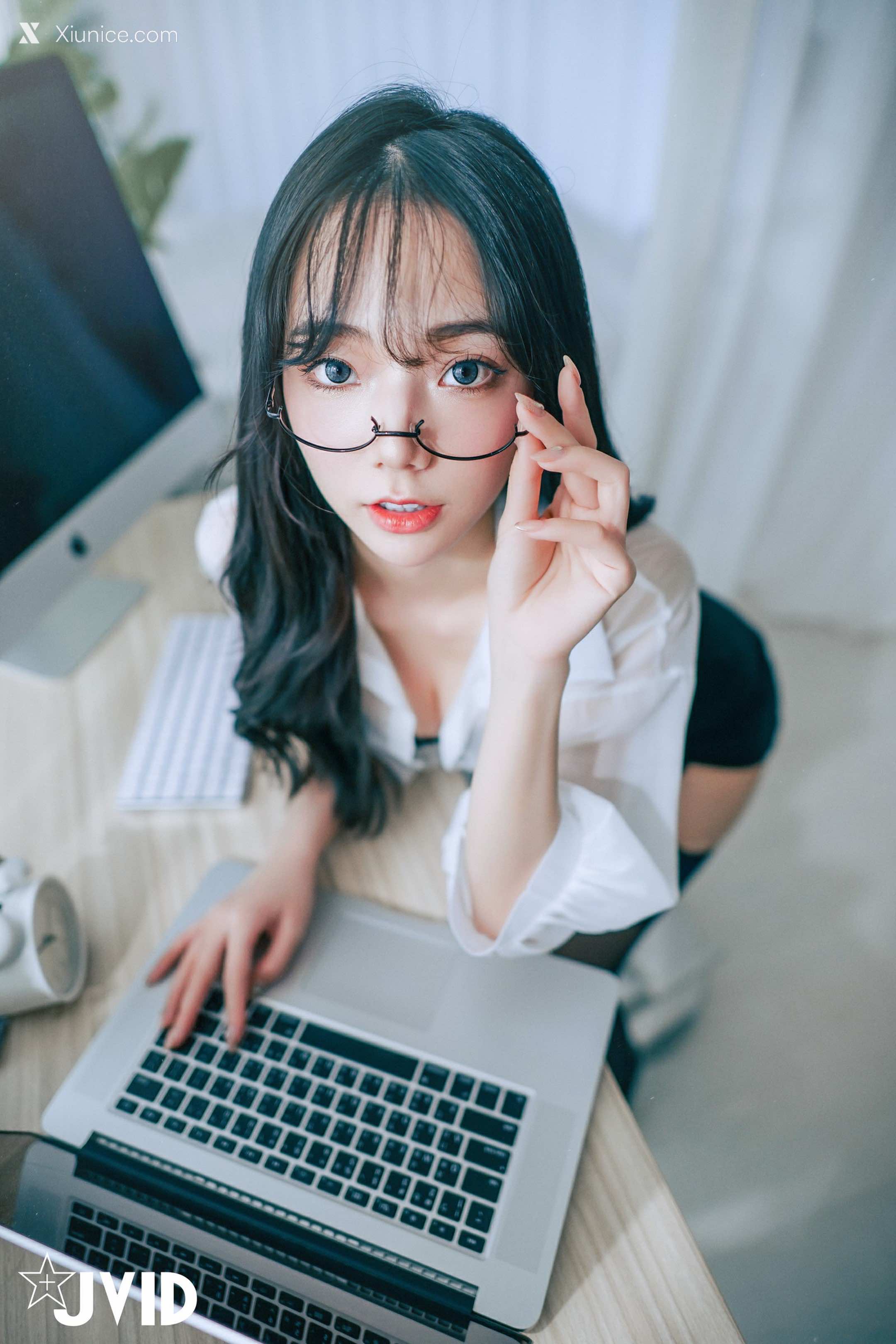 JVID – 啾啾-淫欲小秘書 第7张