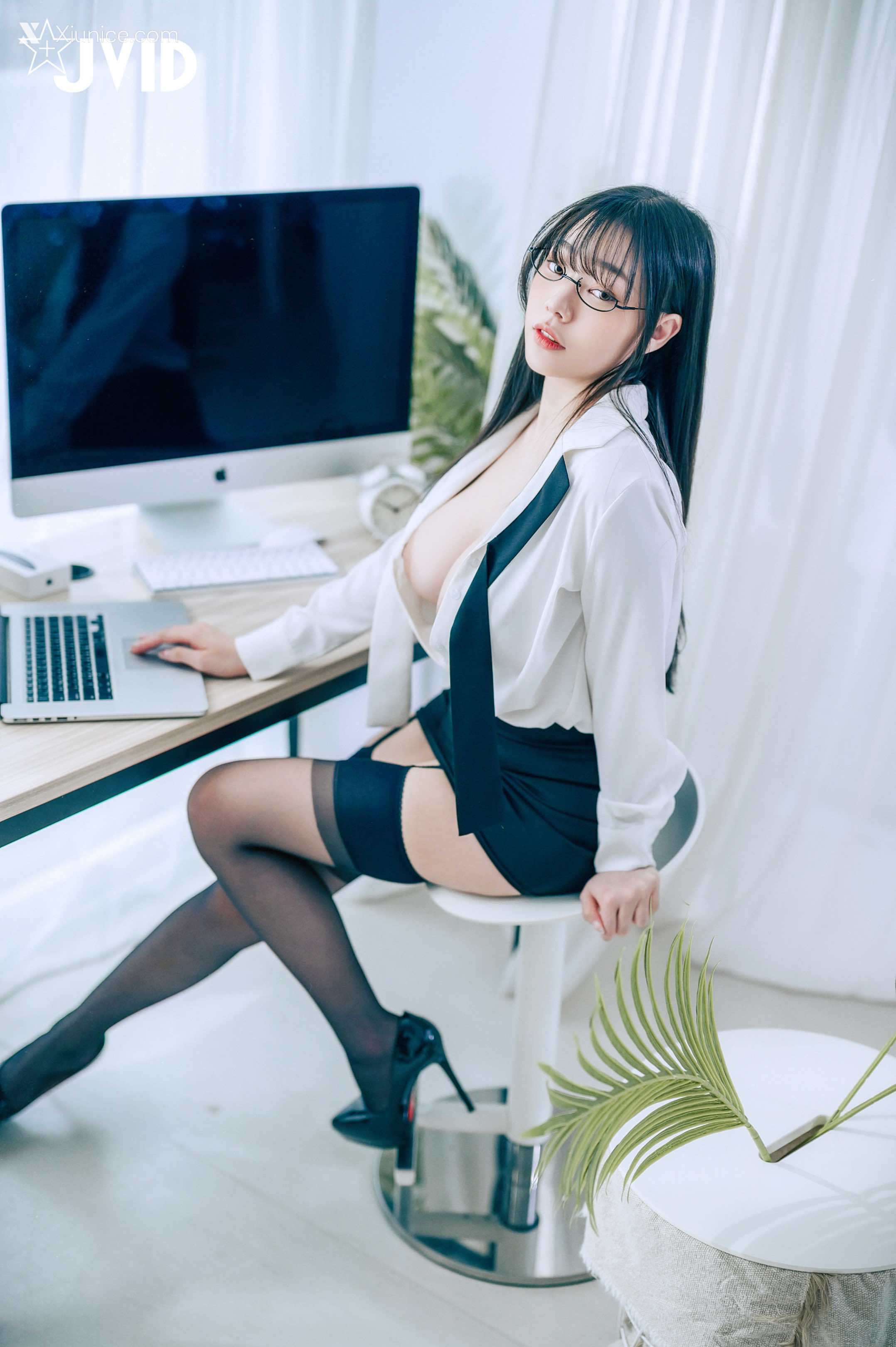 JVID – 苡昕 Slivia – 超巨乳女秘書 第14张