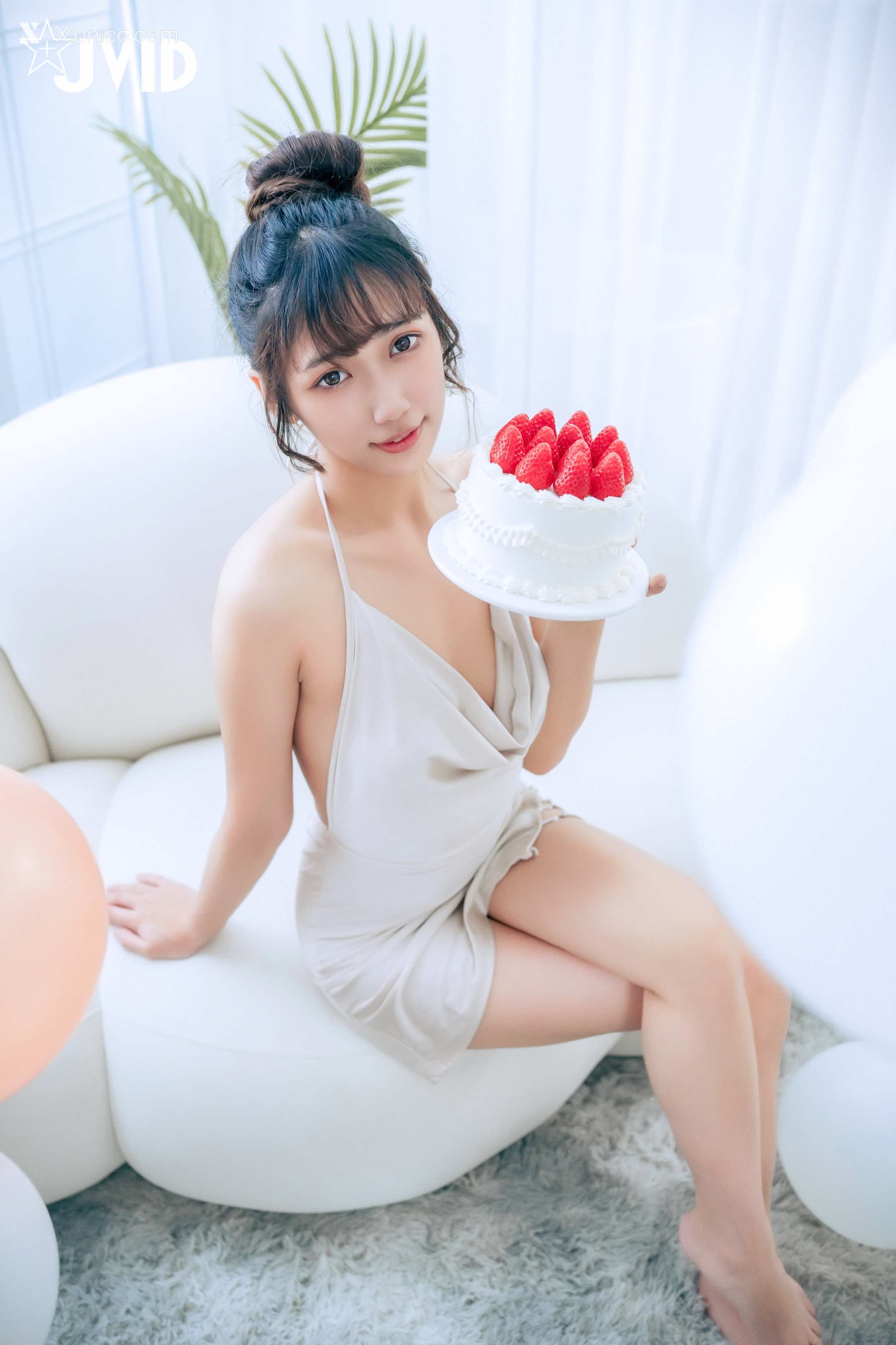 JVID – 井野奈 & 肉包 X 色慾融合の閨蜜慶生派對 第12张