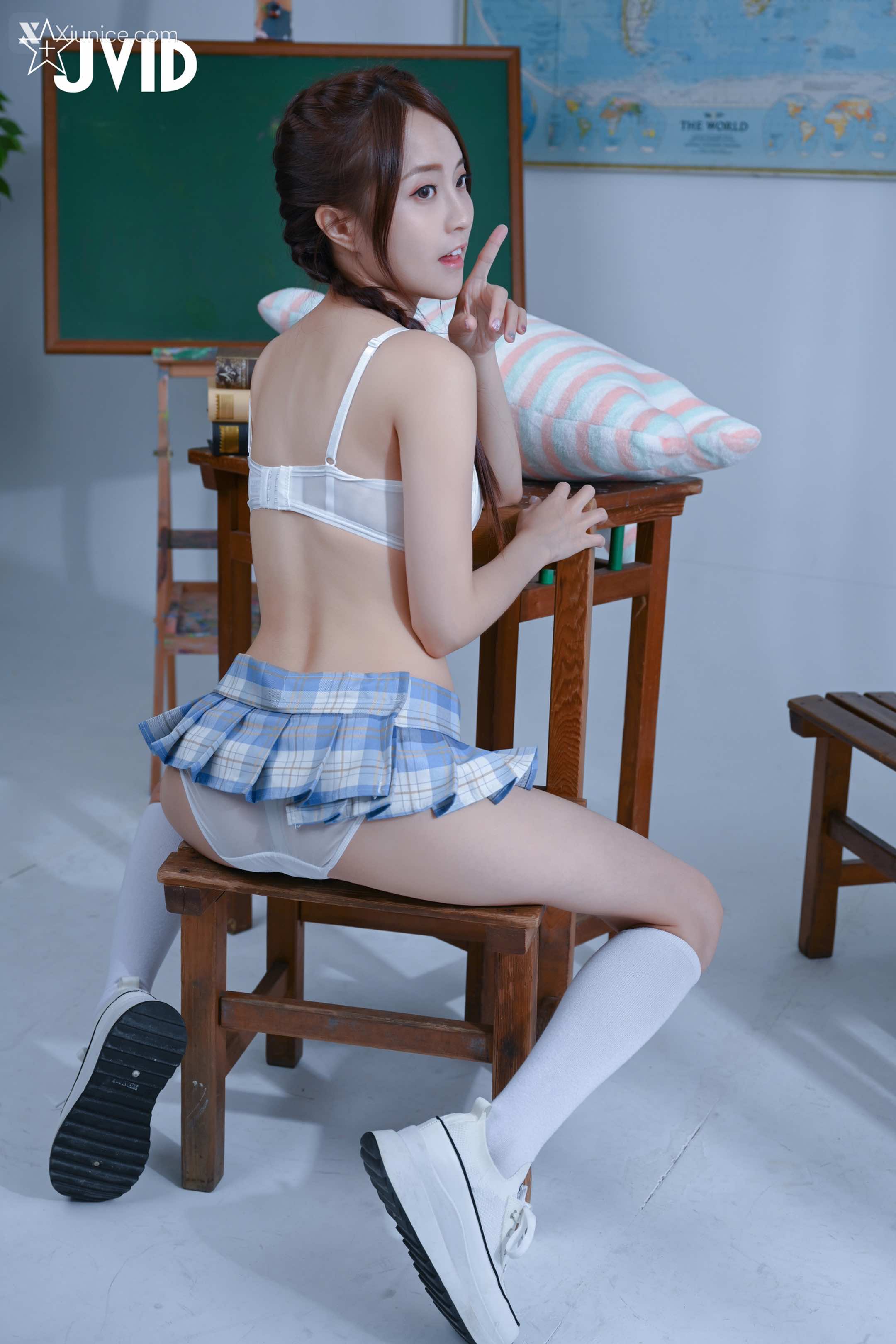 JVID – 佳佳兒 JiaJia – Little girl taking off her school uniform 第63张