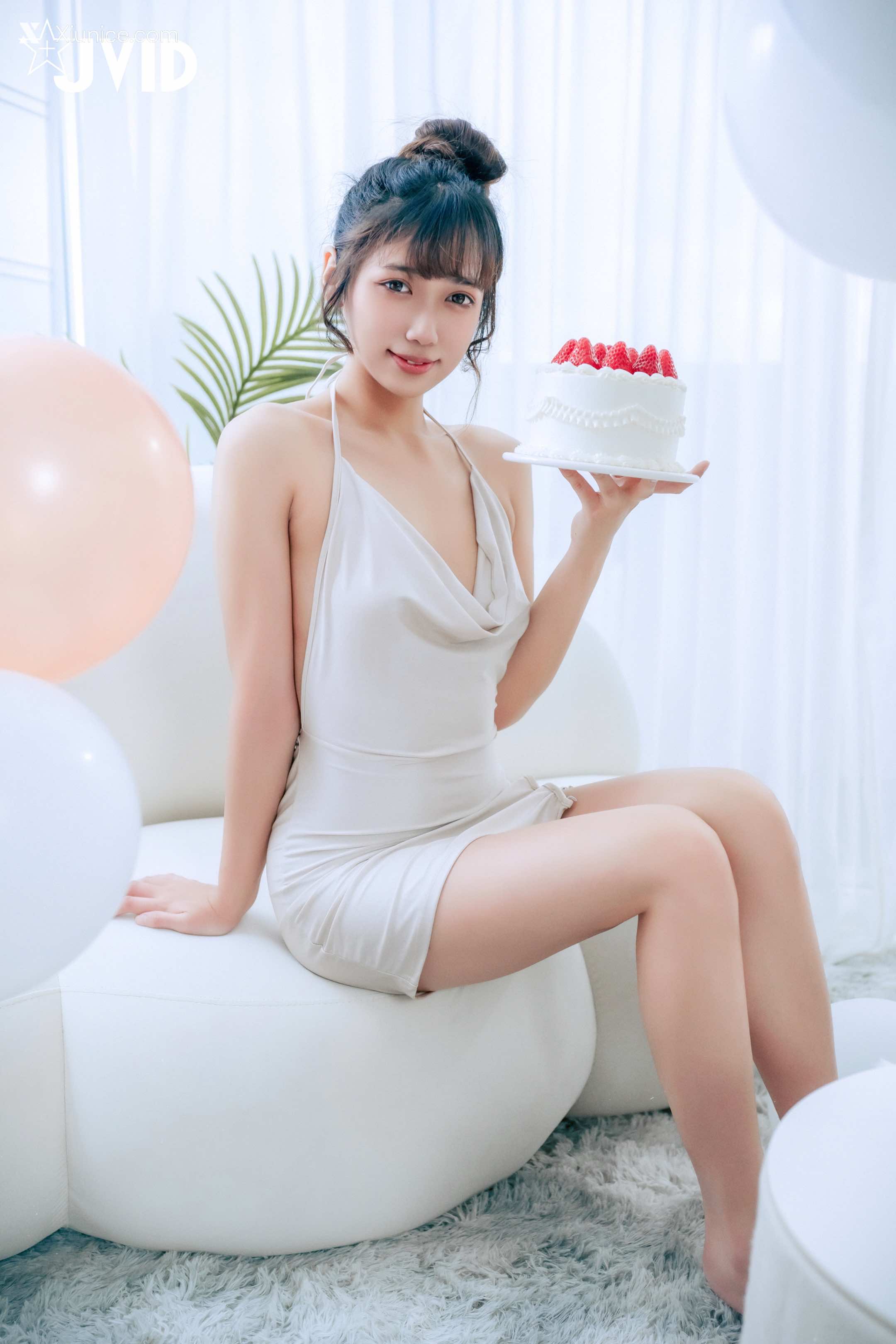 JVID – 井野奈 & 肉包 X 色慾融合の閨蜜慶生派對 第11张