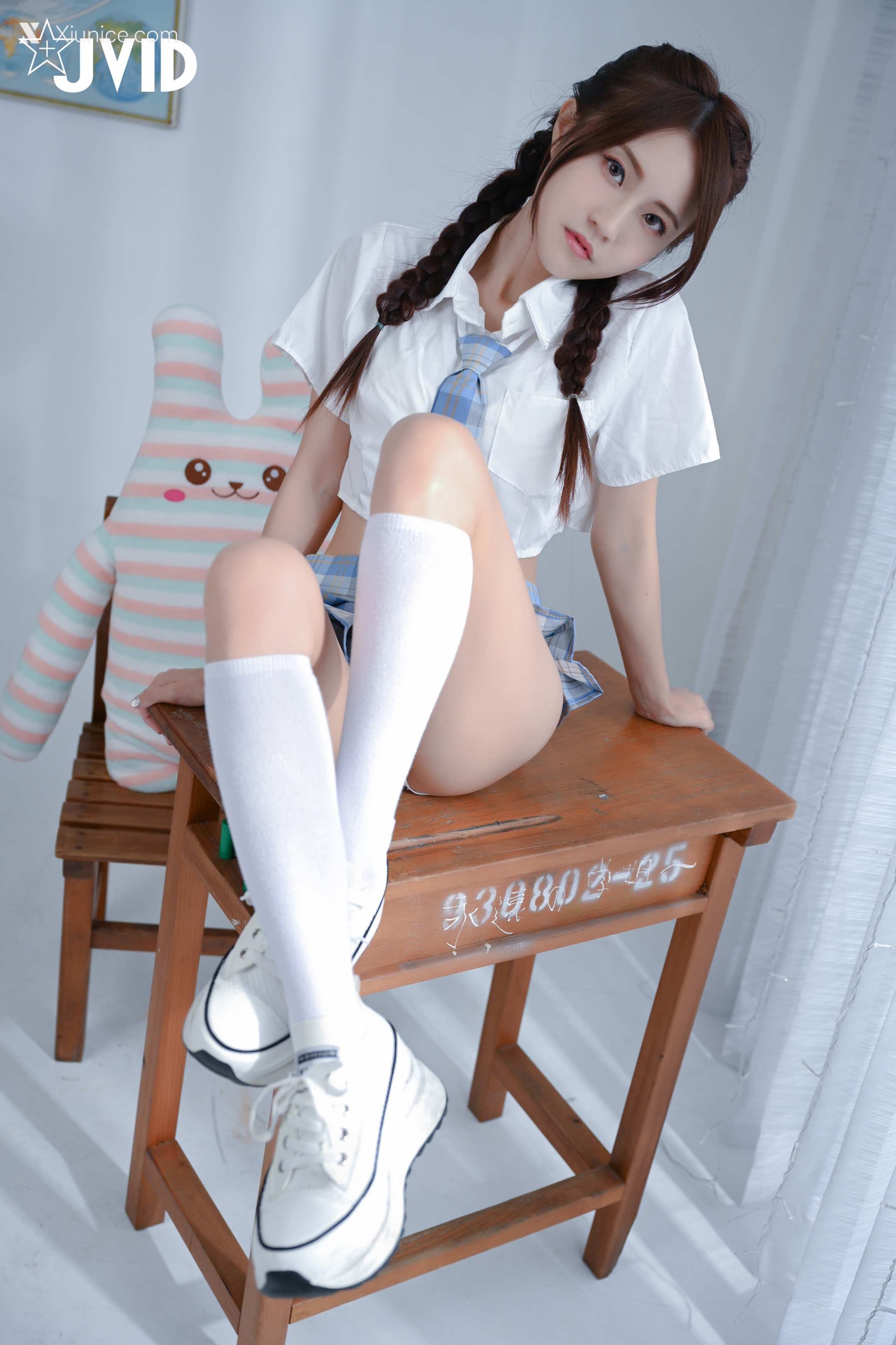 JVID – 佳佳兒 JiaJia – Little girl taking off her school uniform 第43张