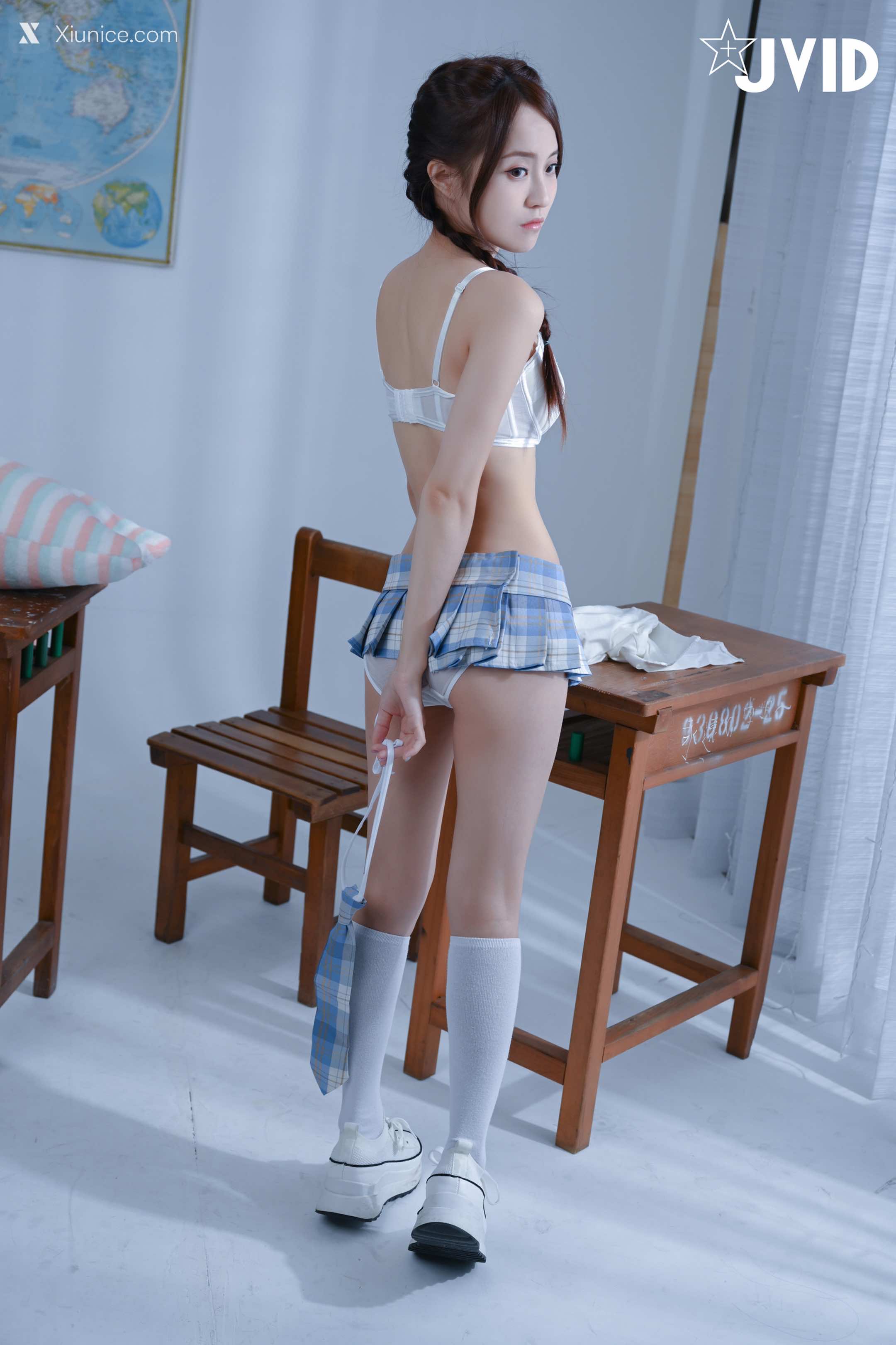JVID – 佳佳兒 JiaJia – Little girl taking off her school uniform 第55张