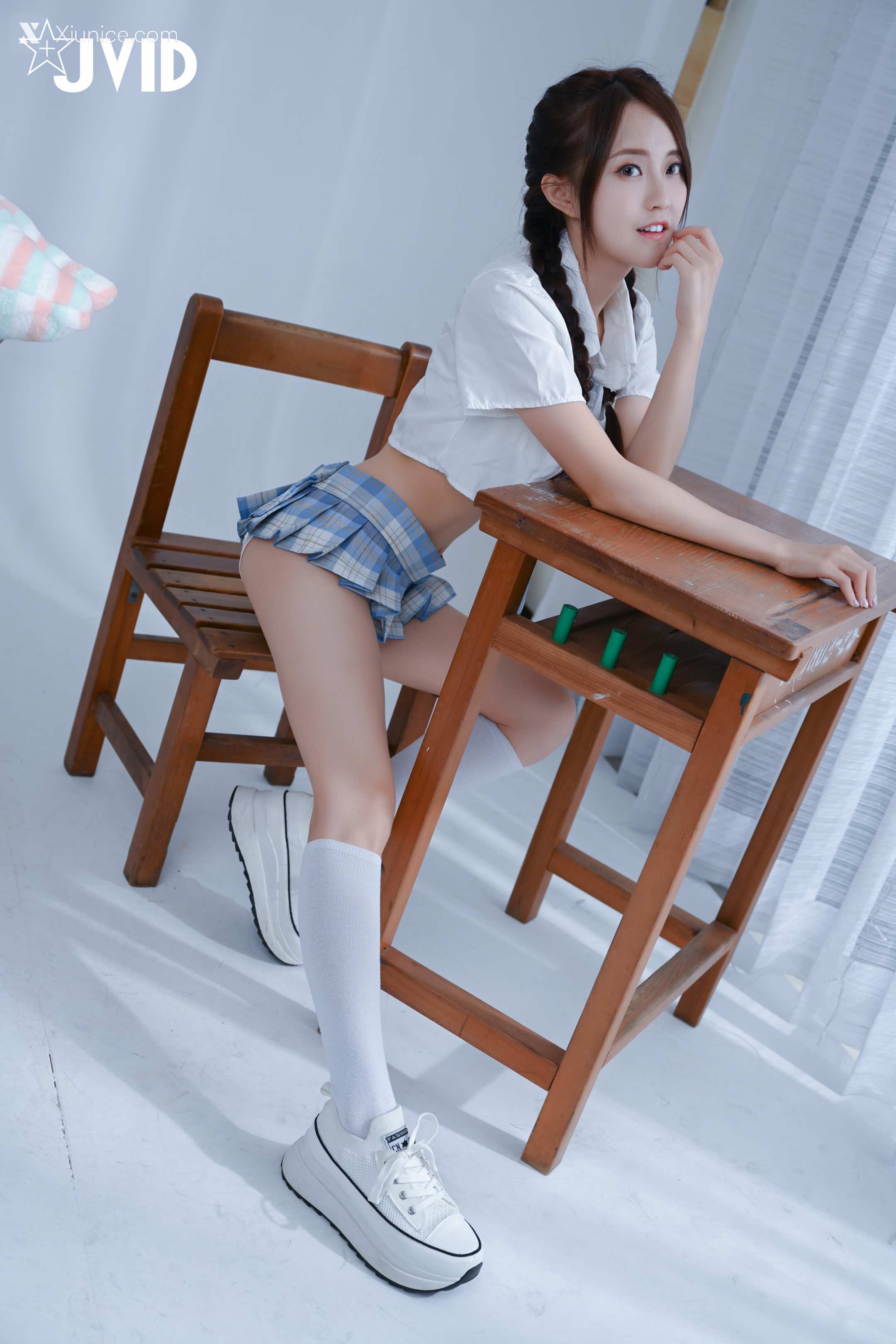 JVID – 佳佳兒 JiaJia – Little girl taking off her school uniform 第49张