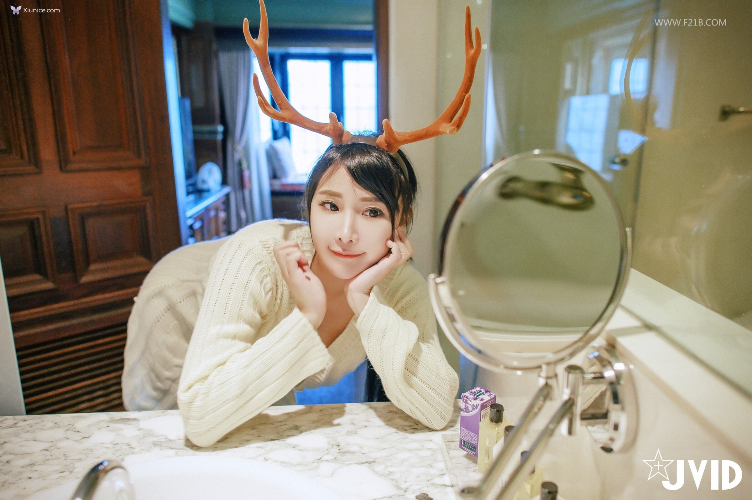 JVID Lele 樂樂 – 全輯上空無碼巨乳女神 樂樂鹿角女孩的報恩 第49张