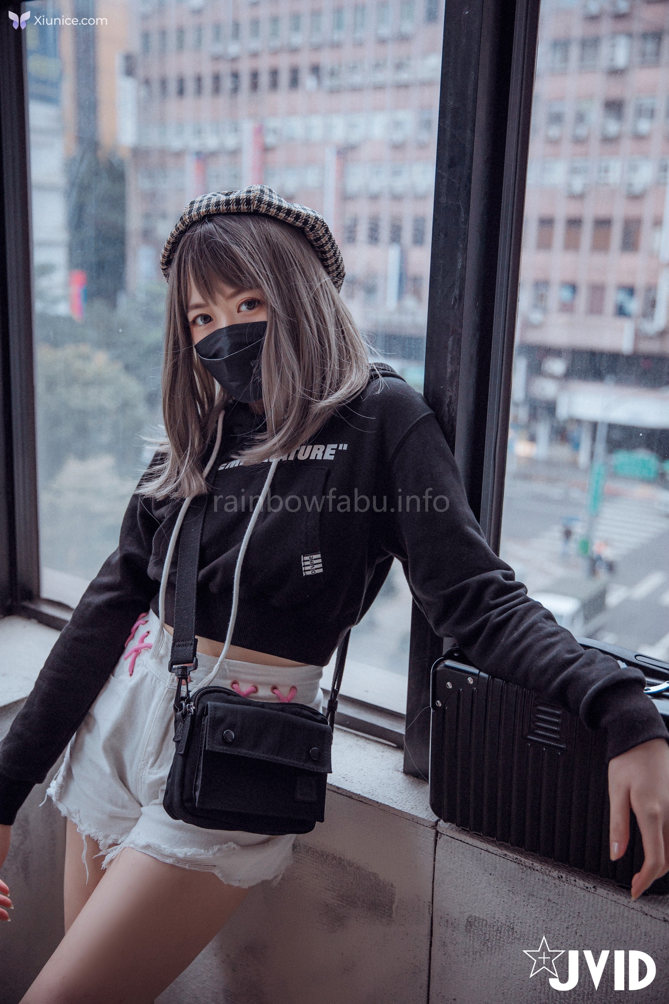 JVID 卯咪 – 纖細身材完美的腰身天使的外表隱藏不了內心的工口平常沒拍照的她兼職做片場修片師 第80张