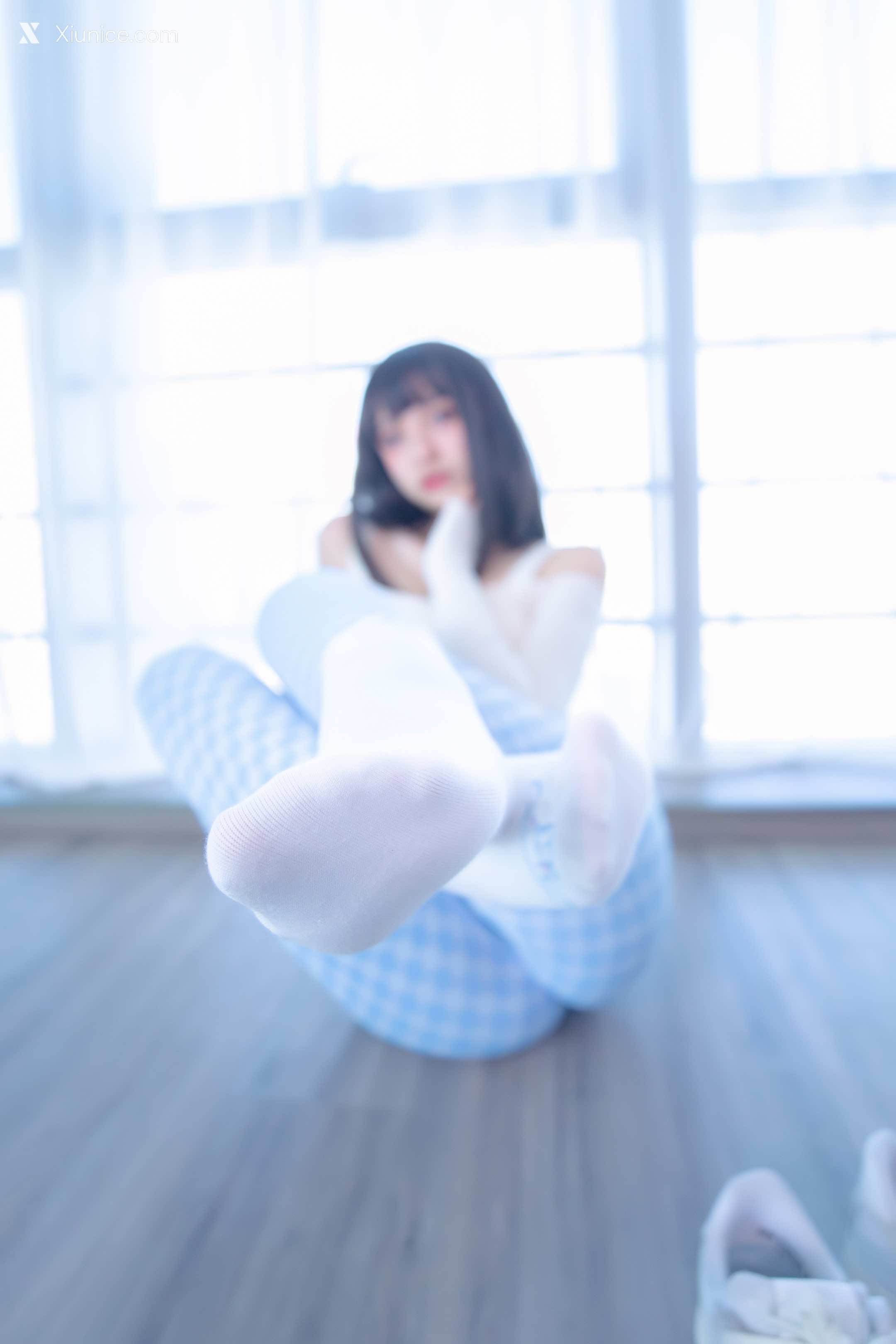 Coser@神楽坂真冬 Vol.103 蓝白格 第37张