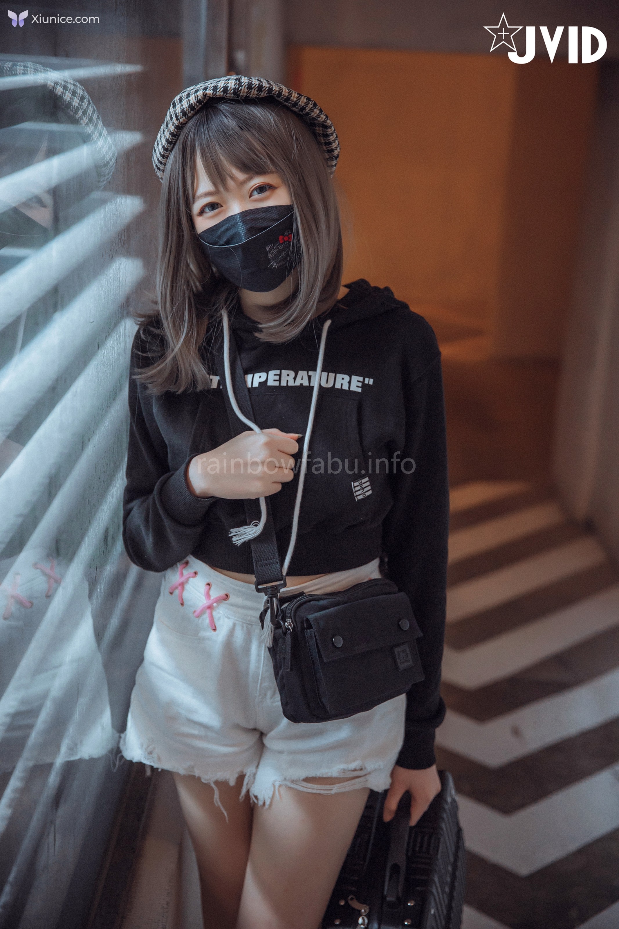 JVID 卯咪 – 纖細身材完美的腰身天使的外表隱藏不了內心的工口平常沒拍照的她兼職做片場修片師 第69张