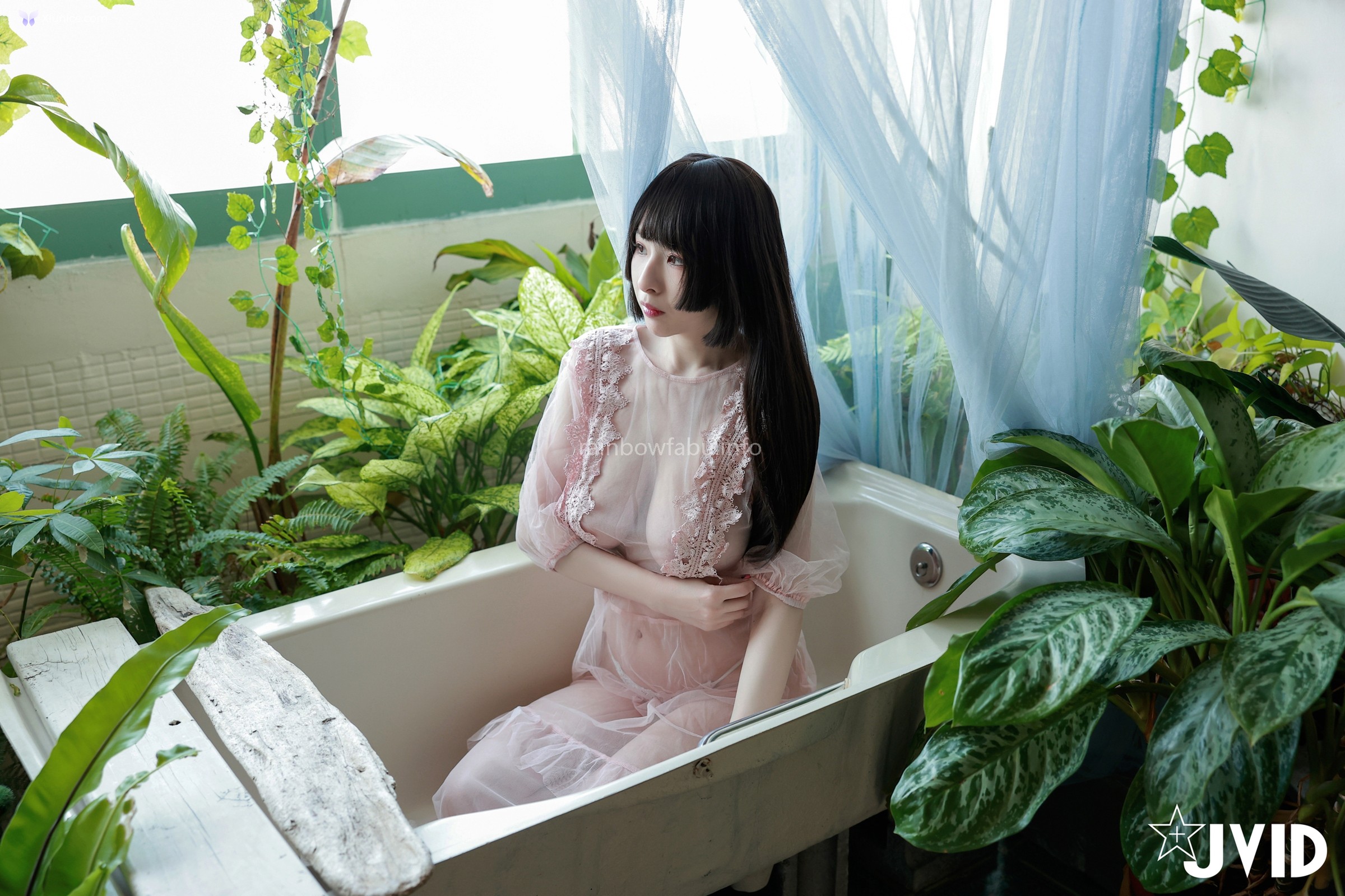 JVID 黎菲兒 – 菲兒在花叢中蹦出誘人巨乳彈出渾圓翹臀極限邊緣的挑逗 第55张