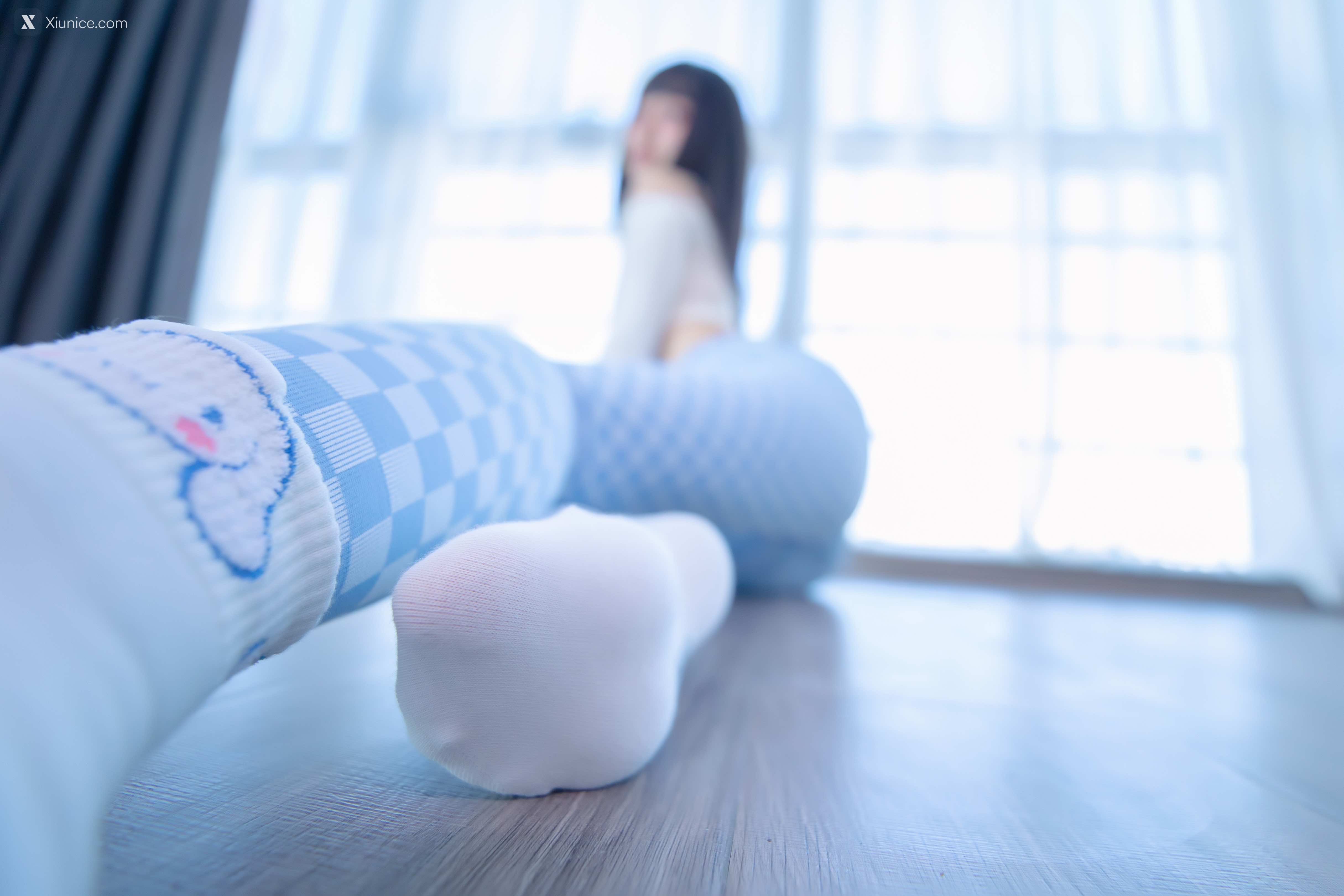 Coser@神楽坂真冬 Vol.103 蓝白格 第8张