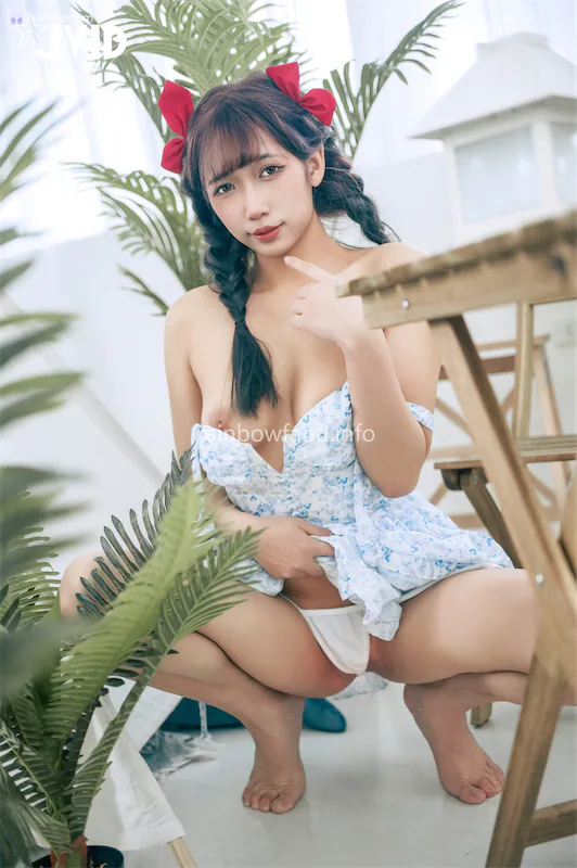 JVID 吳紫欣 – 戀愛感爆棚的野餐約會紫欣女友洋裝的肩帶滑下來了那乾脆就別穿了吧