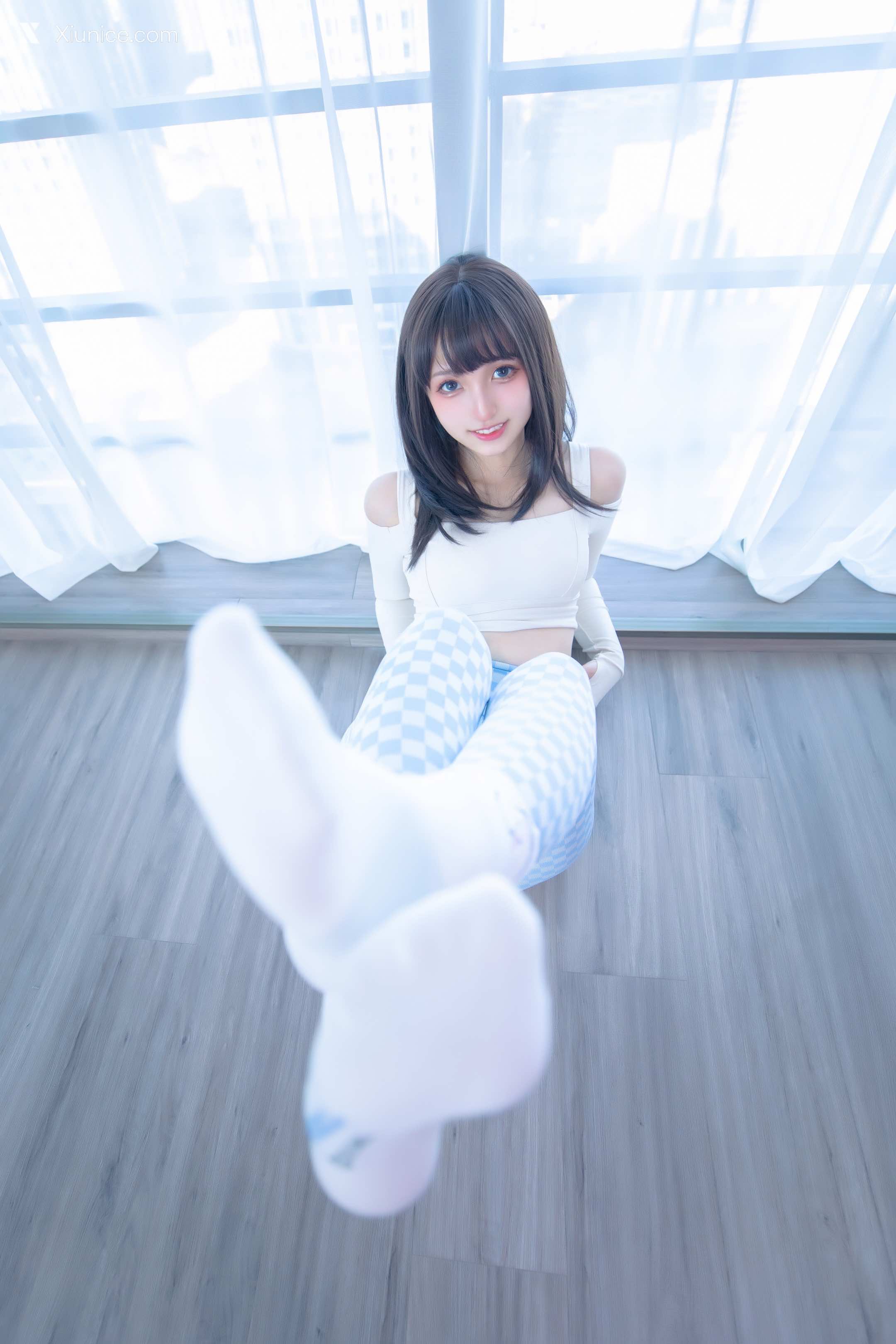 Coser@神楽坂真冬 Vol.103 蓝白格 第45张