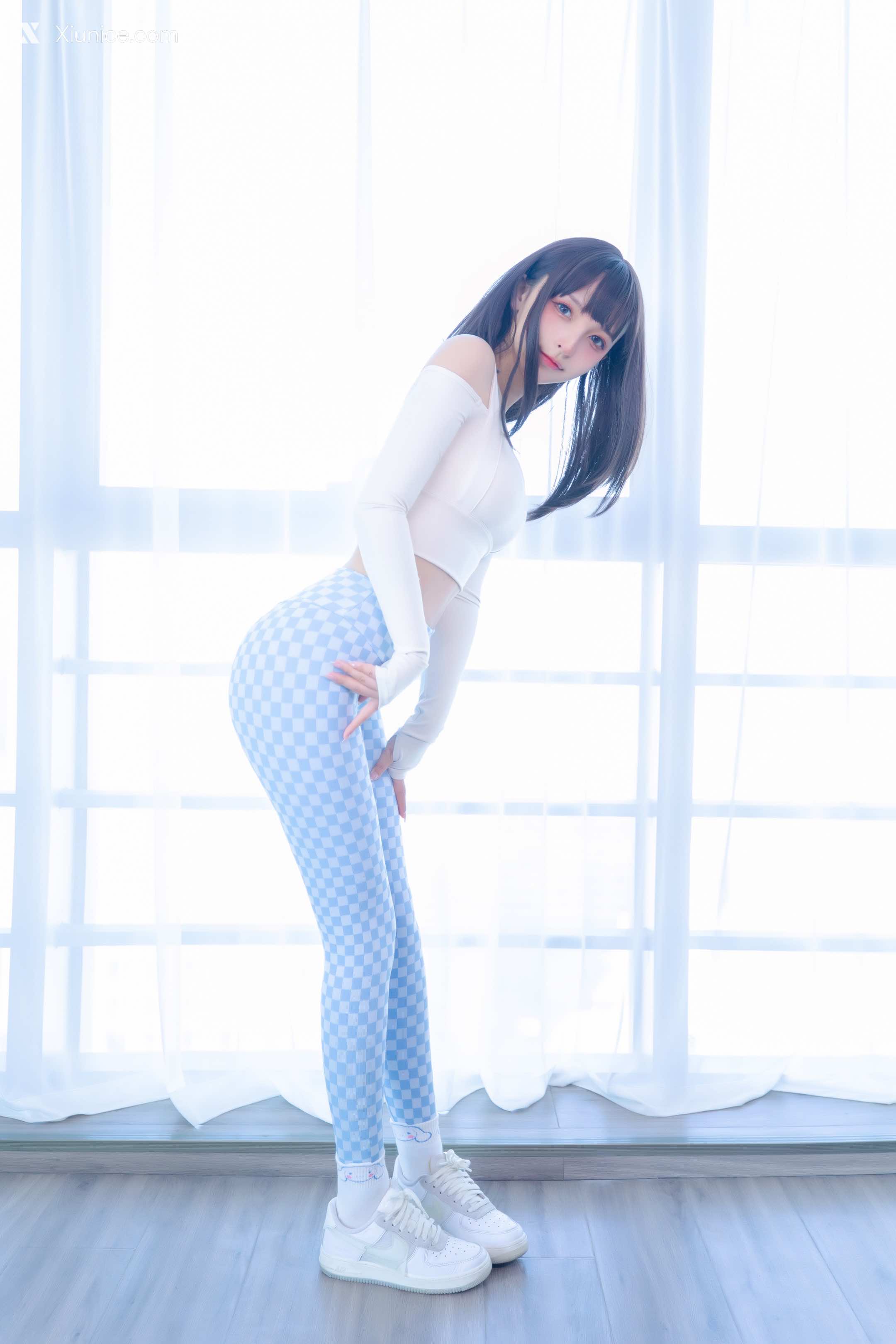 Coser@神楽坂真冬 Vol.103 蓝白格 第55张