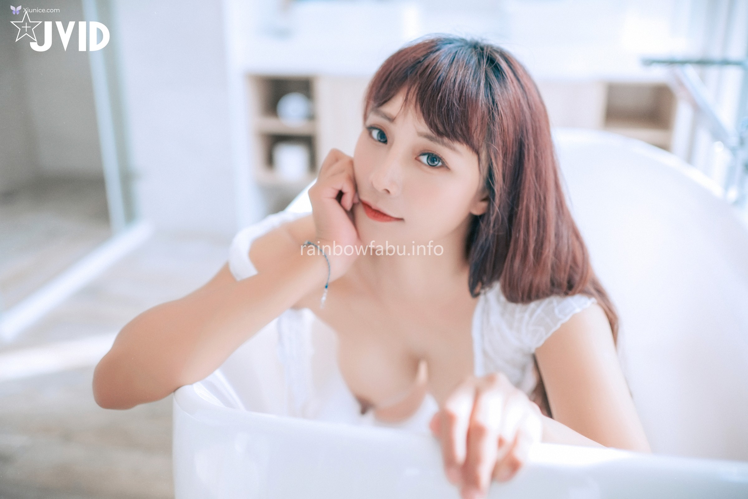 JVID Lele 樂樂 – 濕身露出豪乳 開腿露鮑 誘惑丈夫下屬後入猛撞 暴力巨乳搖晃淫蕩人妻濕身誘惑 第159张