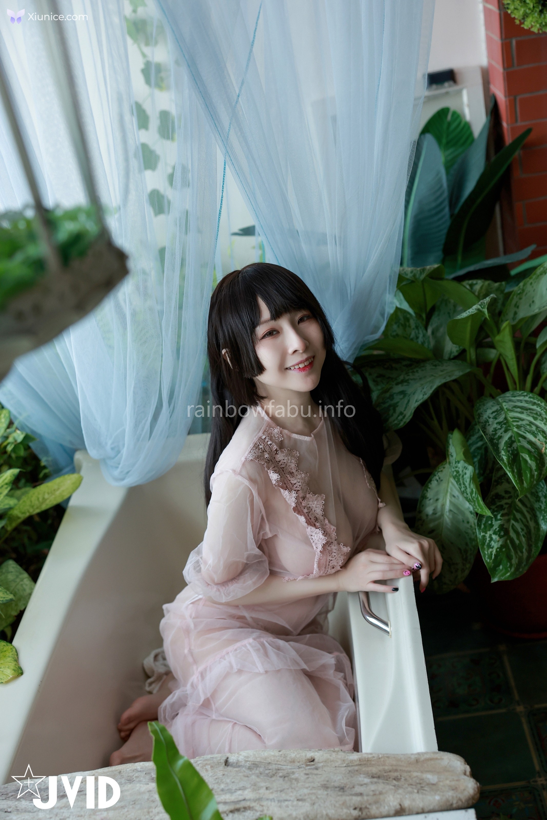 JVID 黎菲兒 – 菲兒在花叢中蹦出誘人巨乳彈出渾圓翹臀極限邊緣的挑逗 第112张