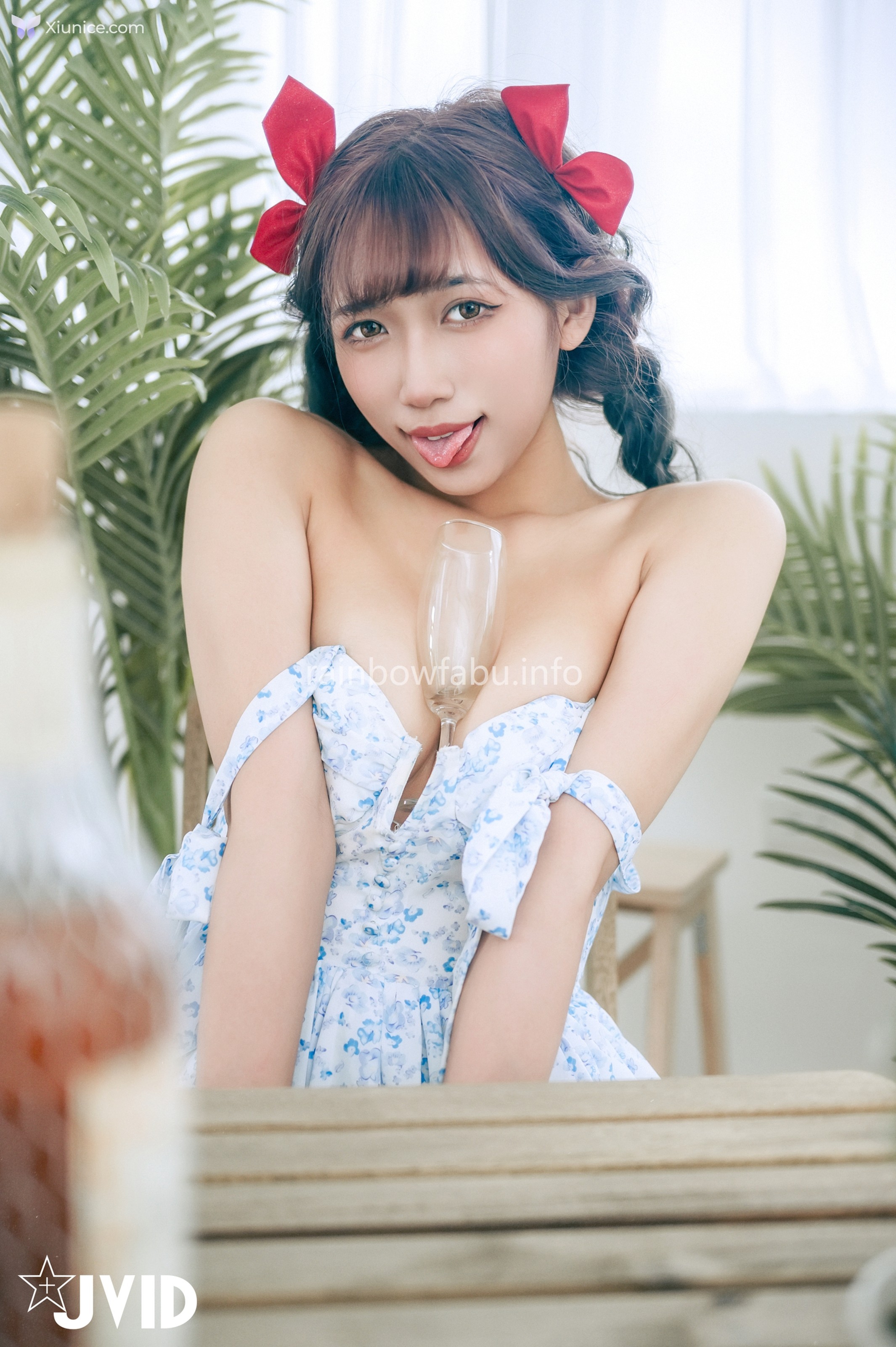 JVID 吳紫欣 – 戀愛感爆棚的野餐約會紫欣女友洋裝的肩帶滑下來了那乾脆就別穿了吧 第91张